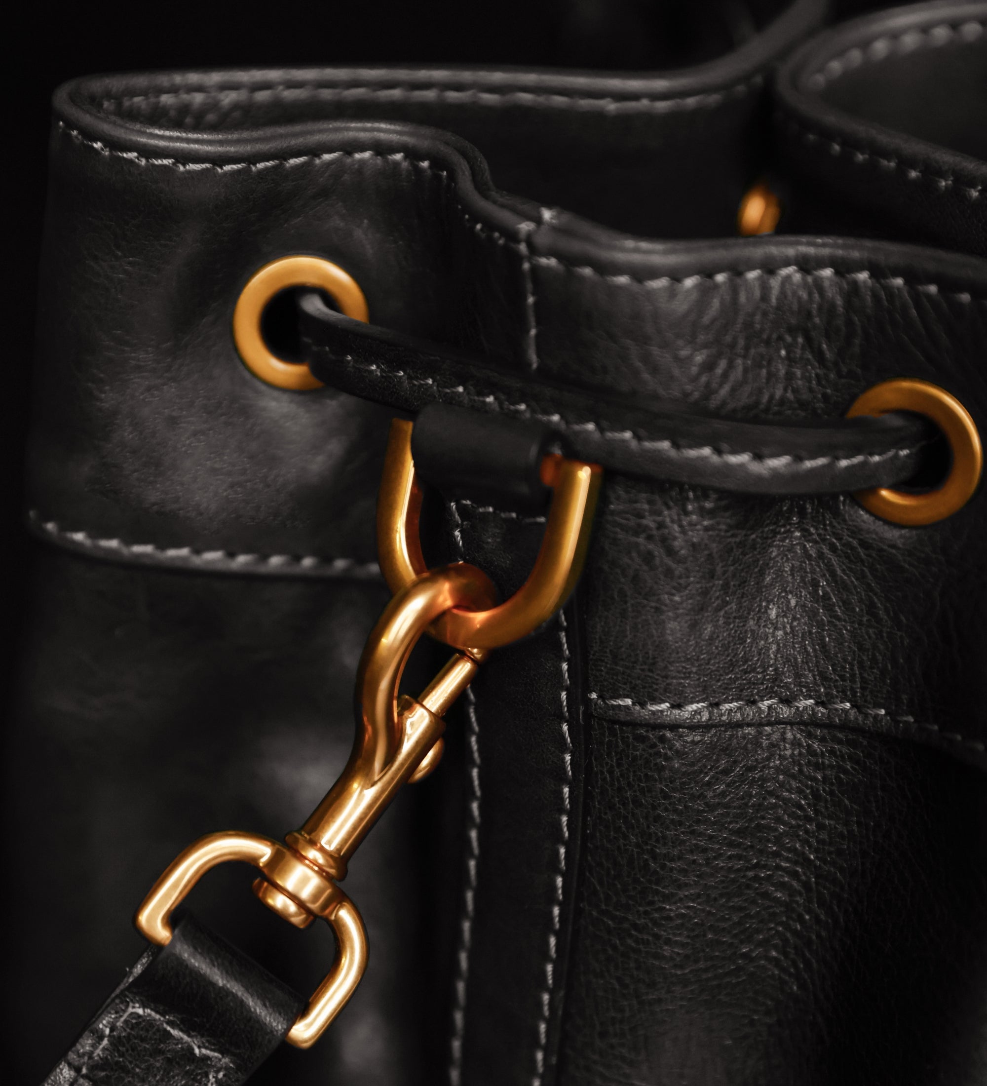 Beuteltasche aus Leder für Damen - Light In August