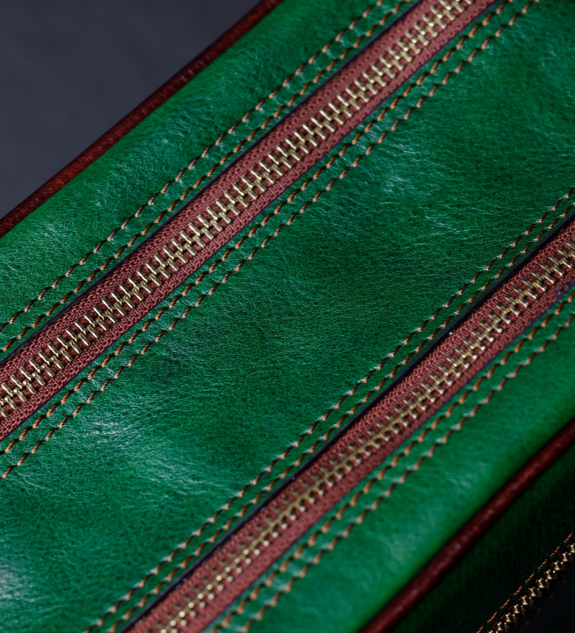 Kosmetiktasche aus Leder für Damen, Kulturbeutel - All the Kings Men