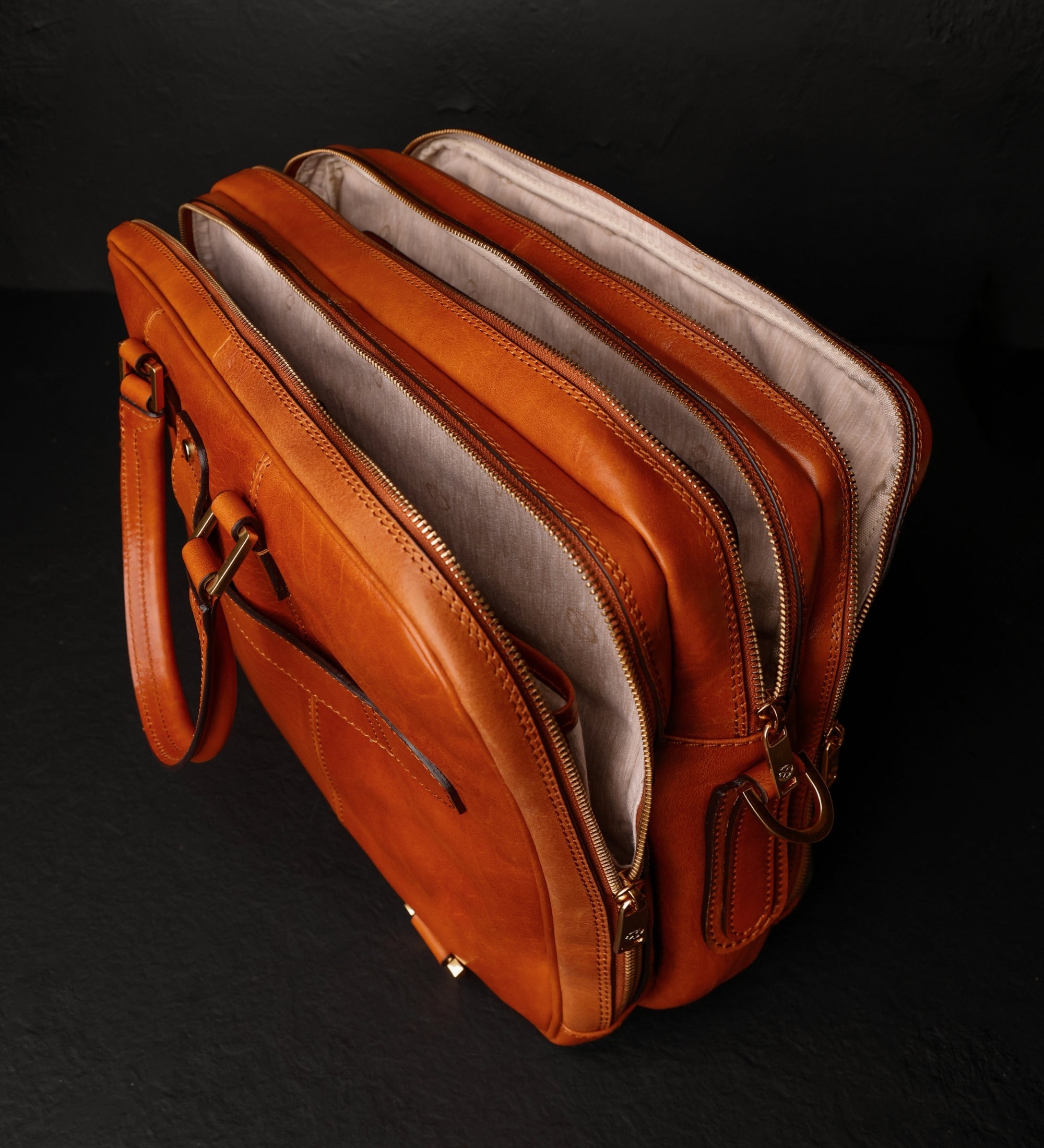 Wandelbarer Aktentaschen-Rucksack aus Leder - A Farewell to Arms