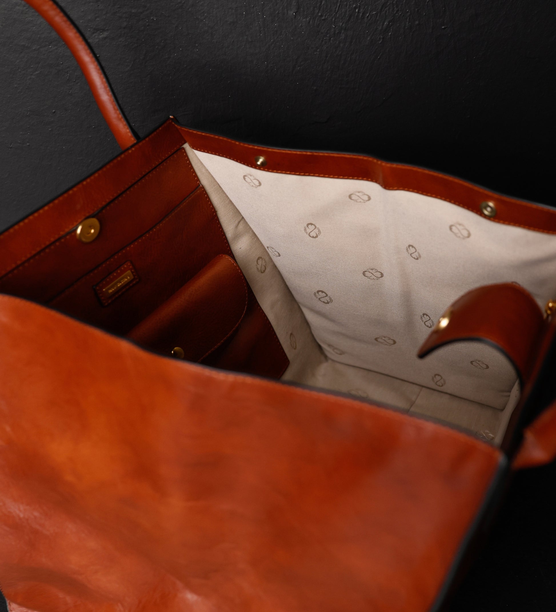 Handtasche aus Leder für Damen – The Woman In White