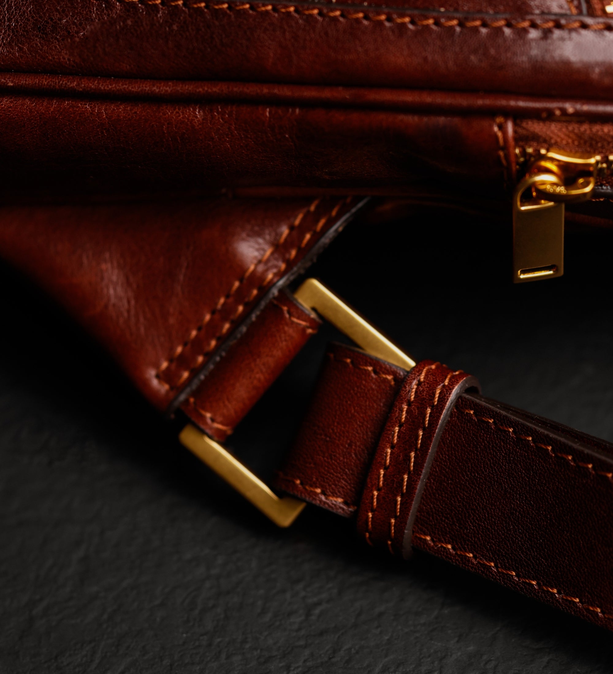 Schultertasche aus Leder - Catch-22