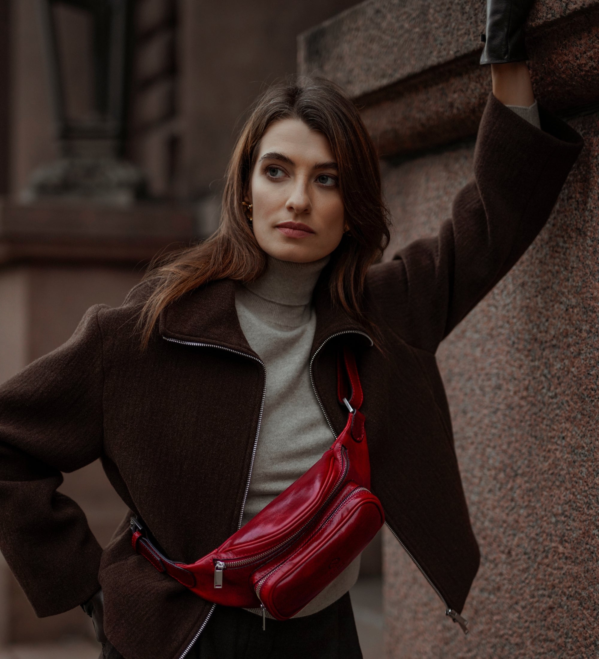 Schultertasche aus Leder für Damen, Bauchtasche - Independent People