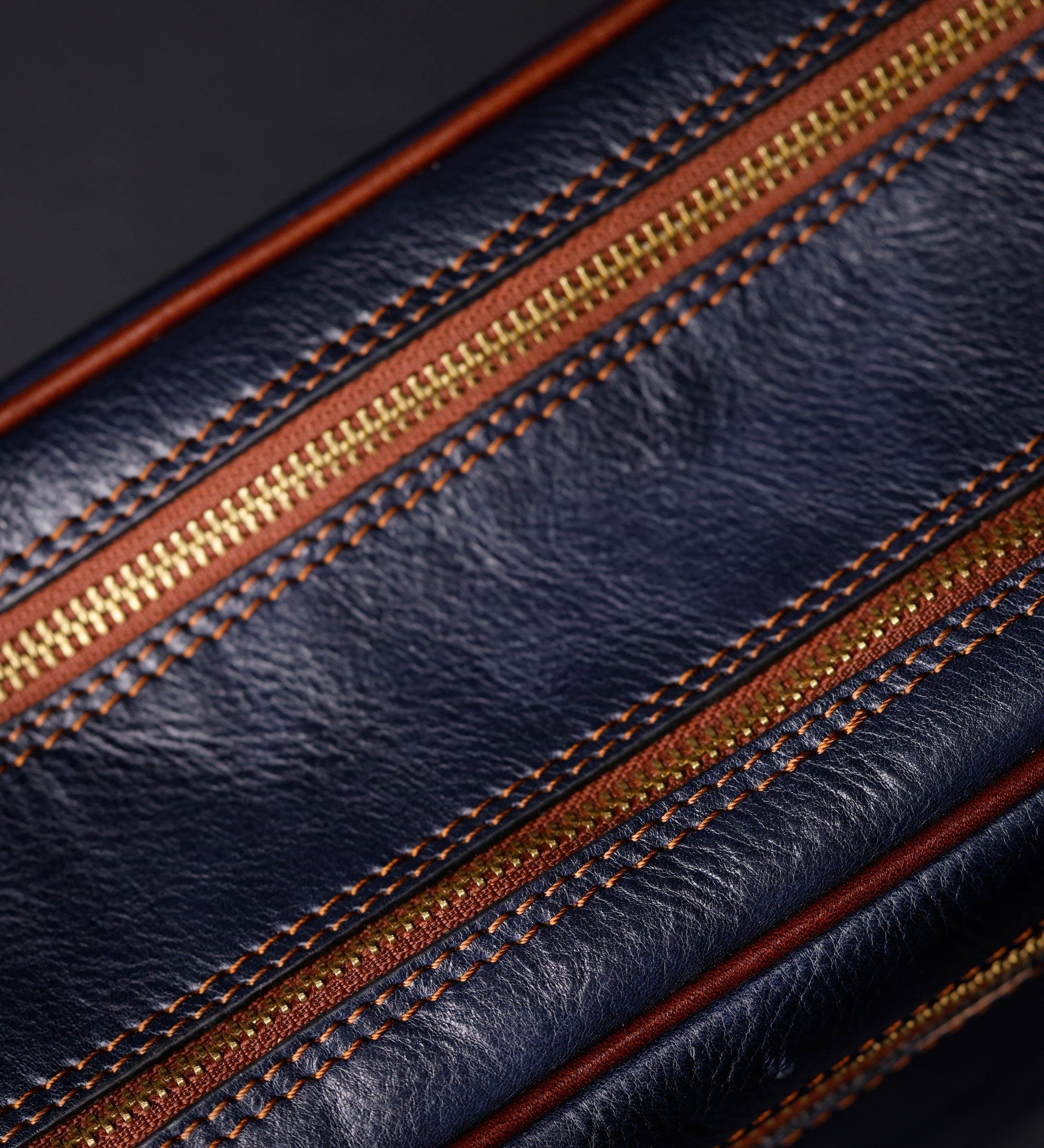 Kosmetiktasche aus Leder für Damen, Kulturbeutel - All the Kings Men