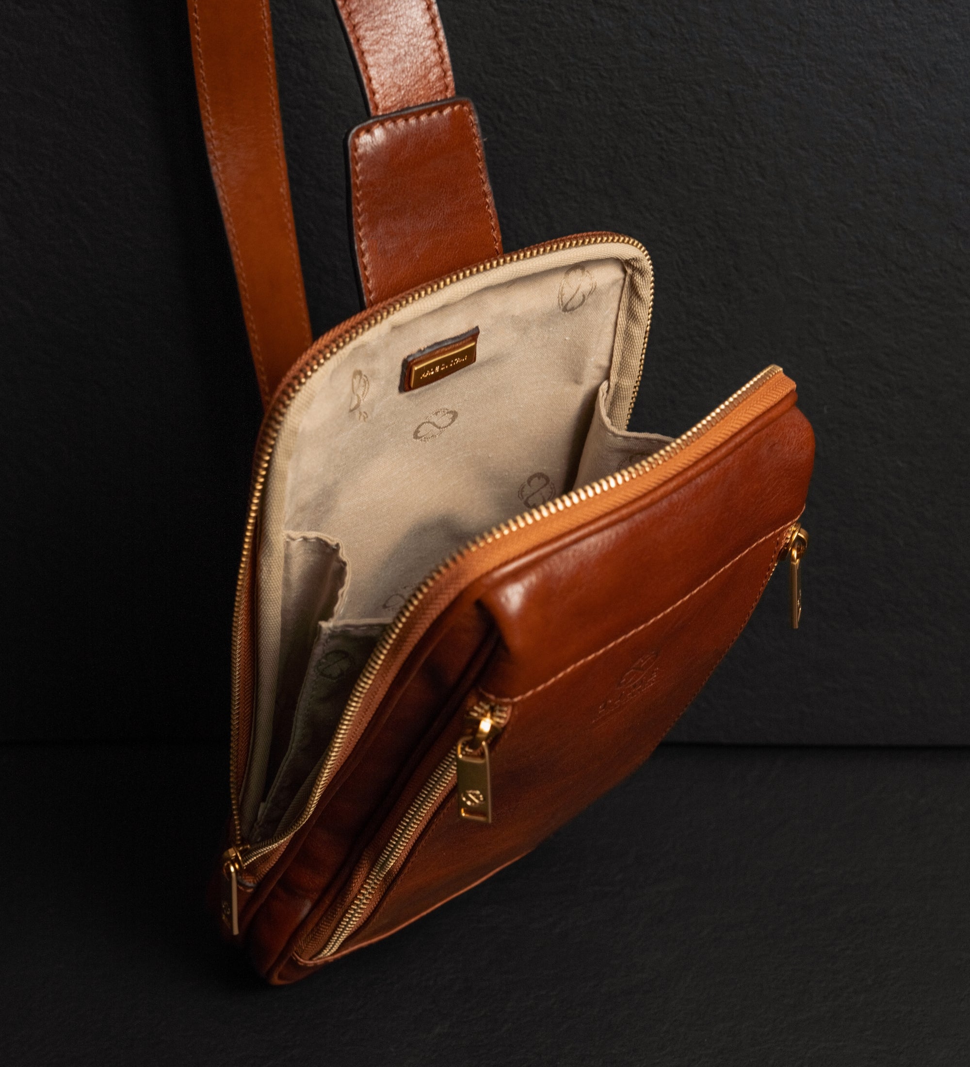 Sling Bag Brusttasche aus Leder - Kim
