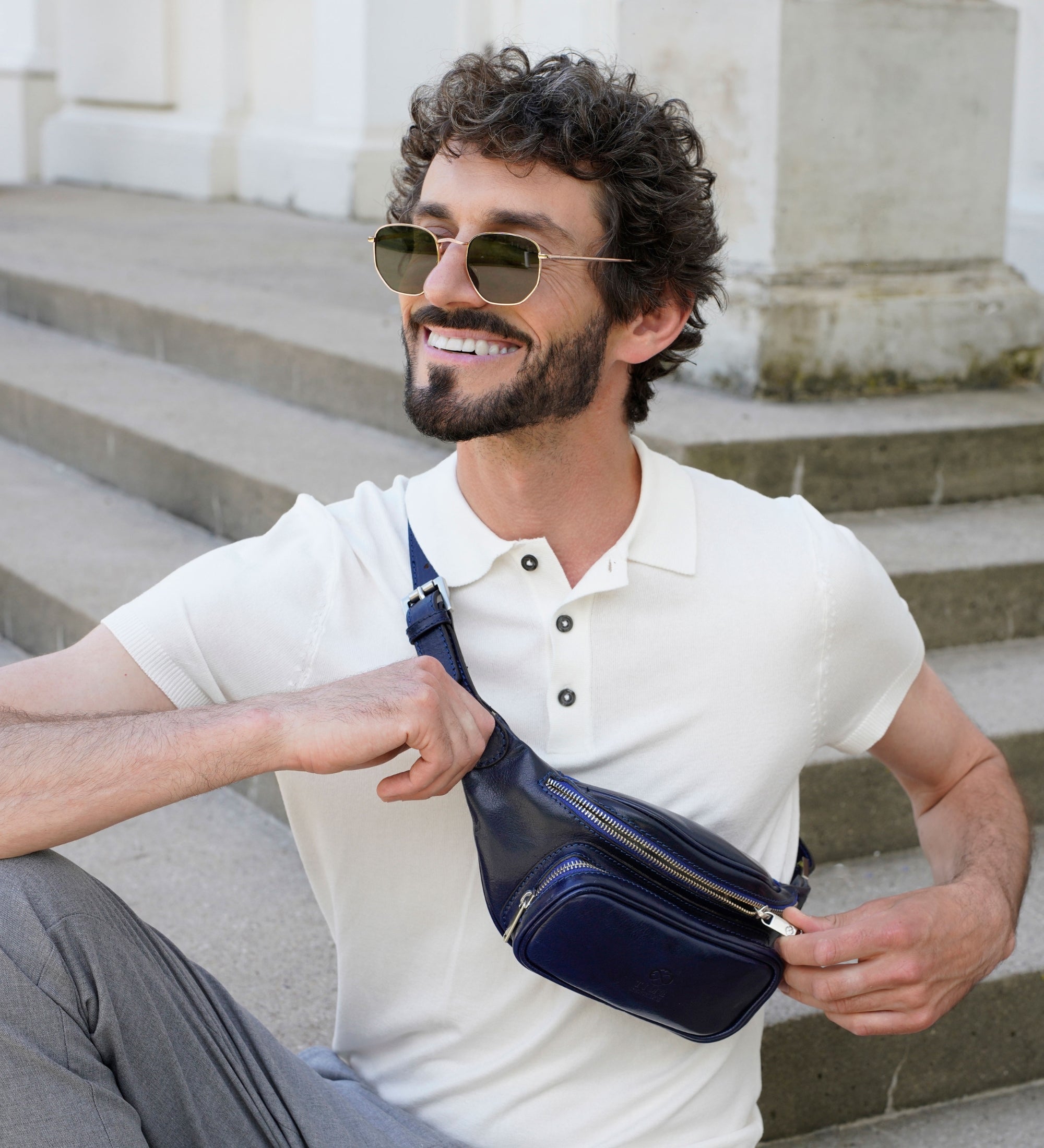 Schultertasche Bauchtasche aus Leder - Independent People