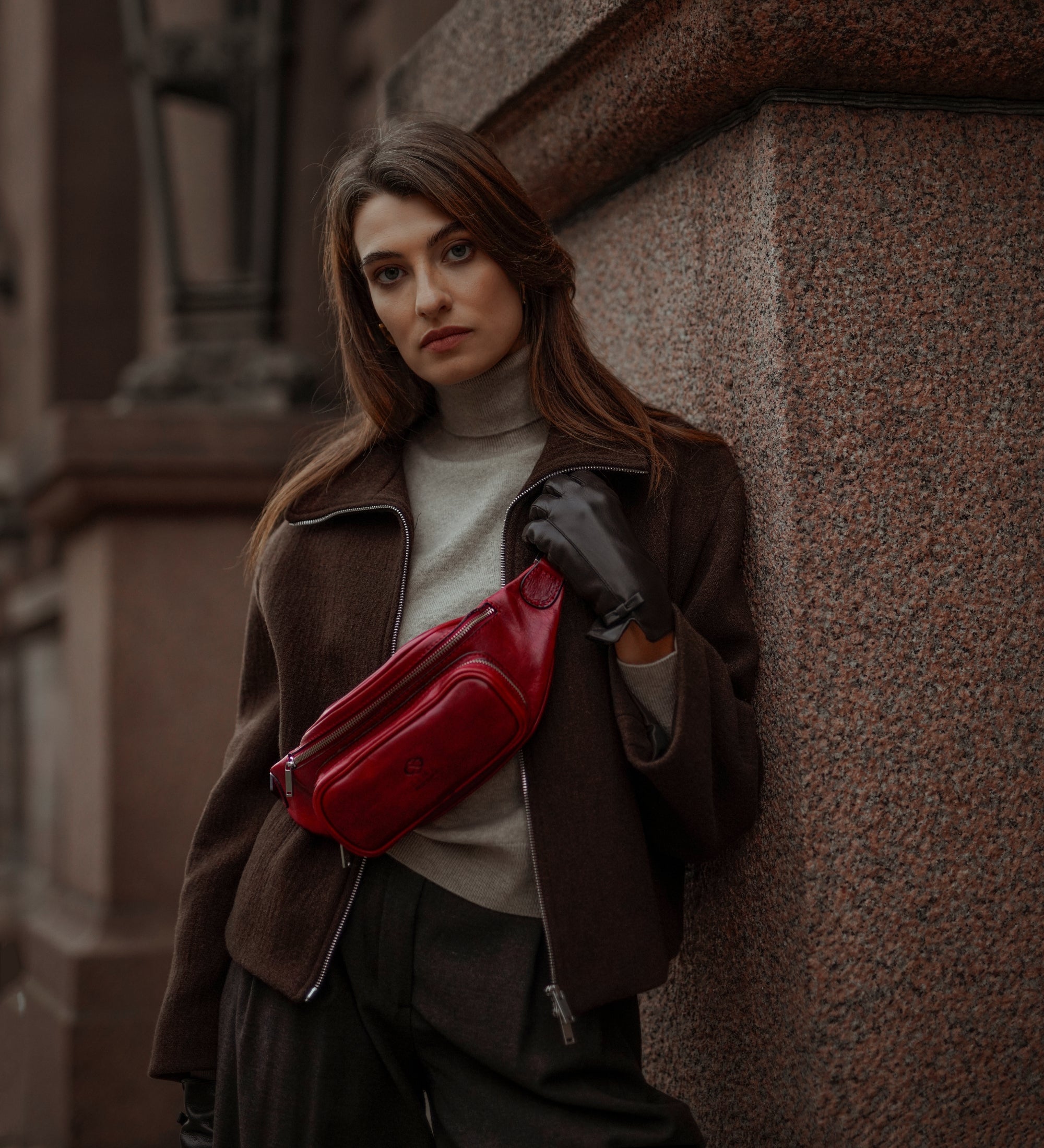 Schultertasche aus Leder für Damen, Bauchtasche - Independent People