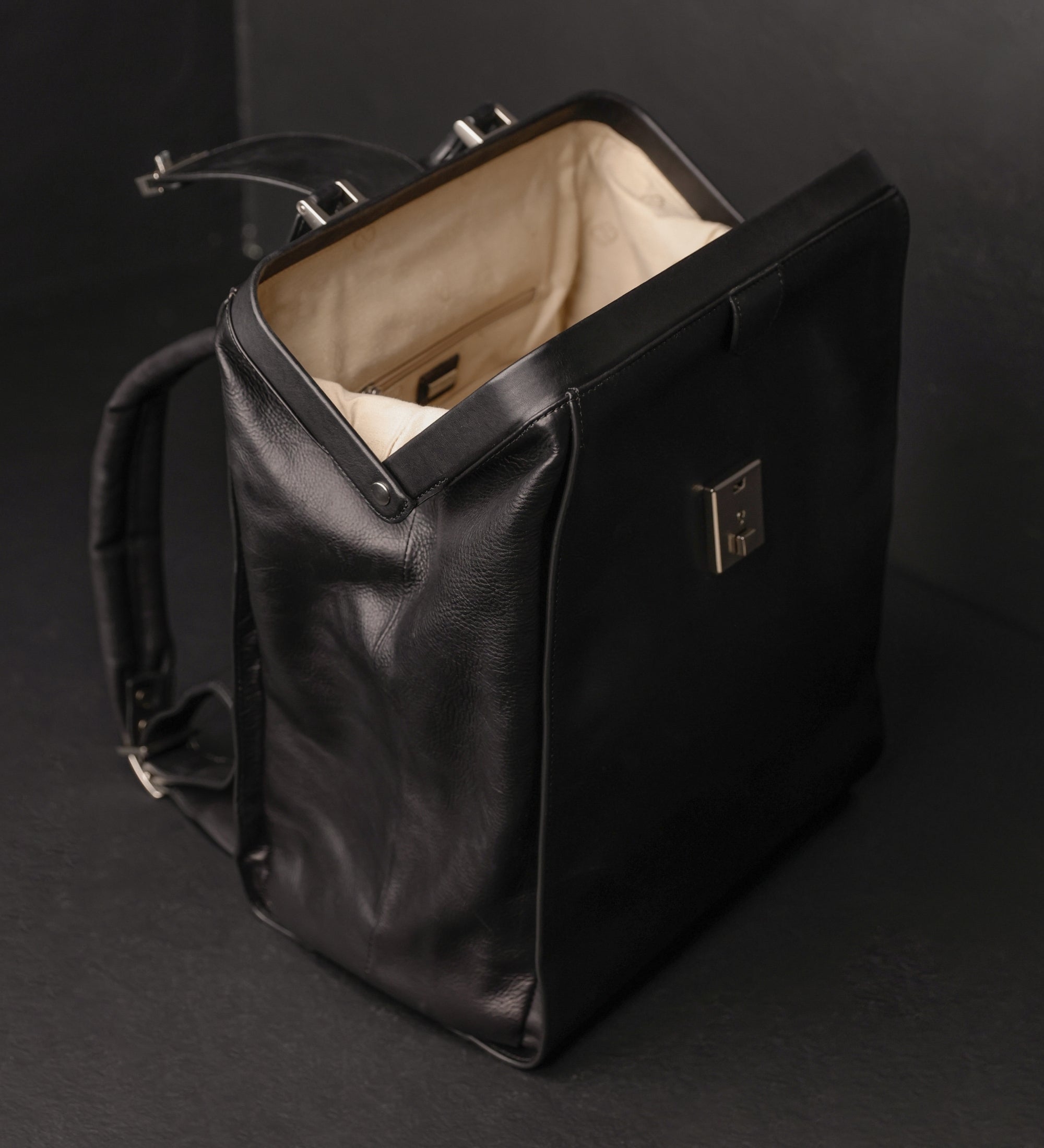 Rucksack aus Leder - A Brief Story of Time