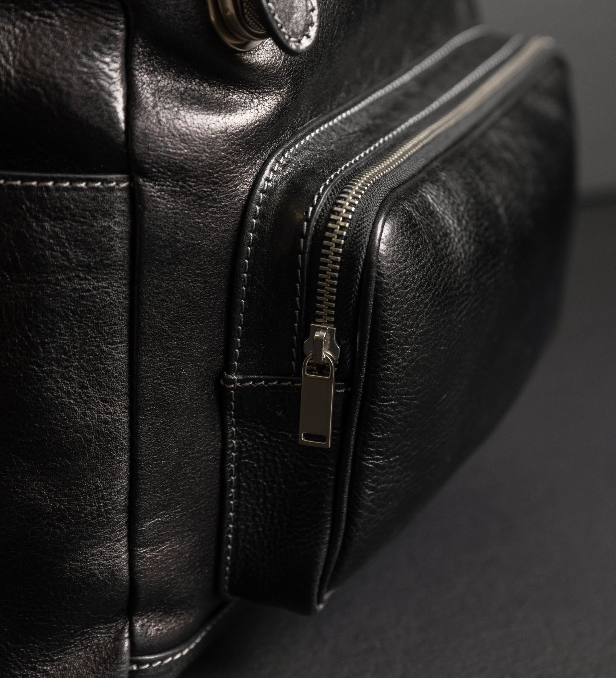 Rucksack aus Leder - The Good Earth
