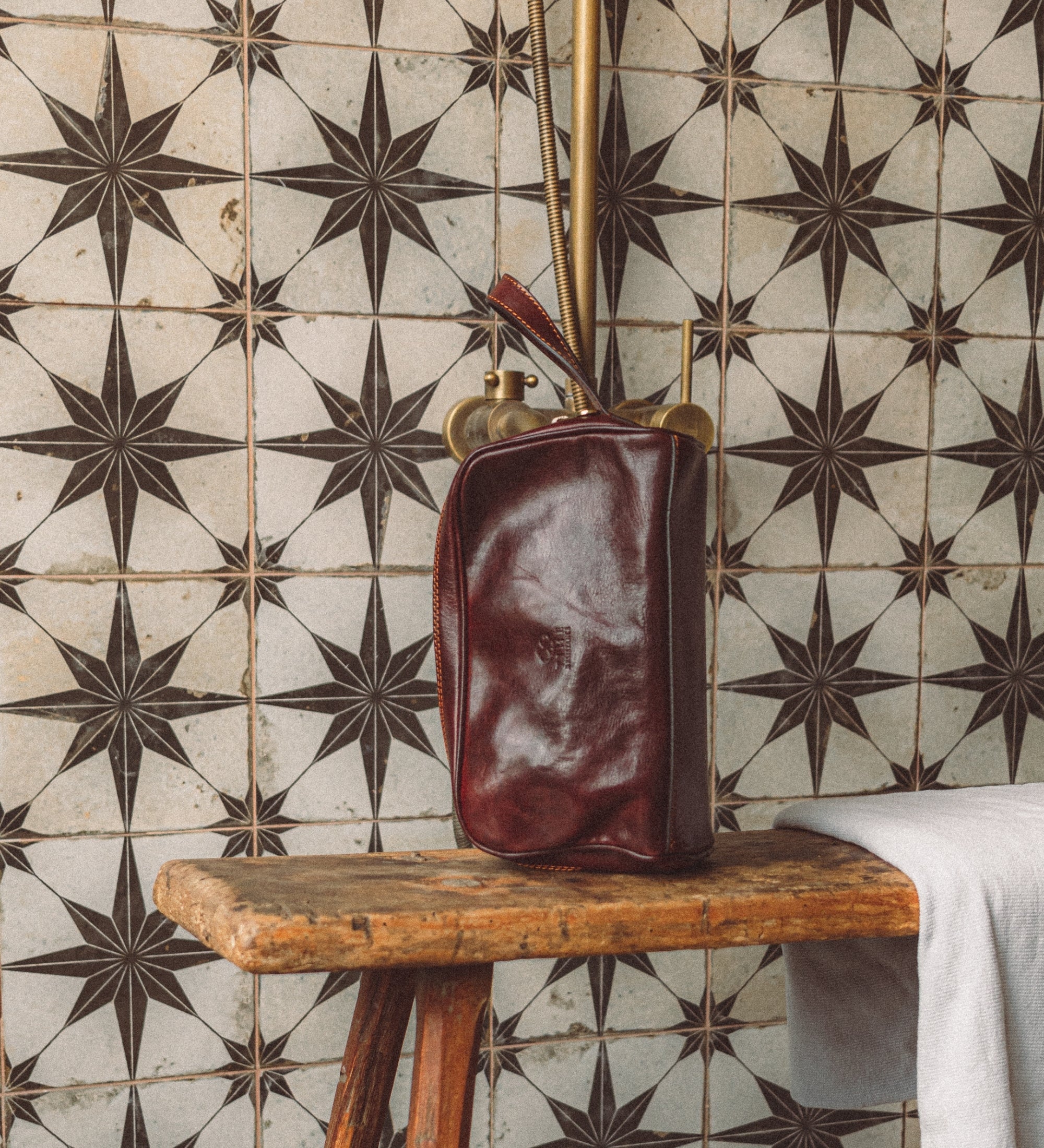 Kosmetiktasche aus Leder für Damen, Kulturbeutel - All the Kings Men