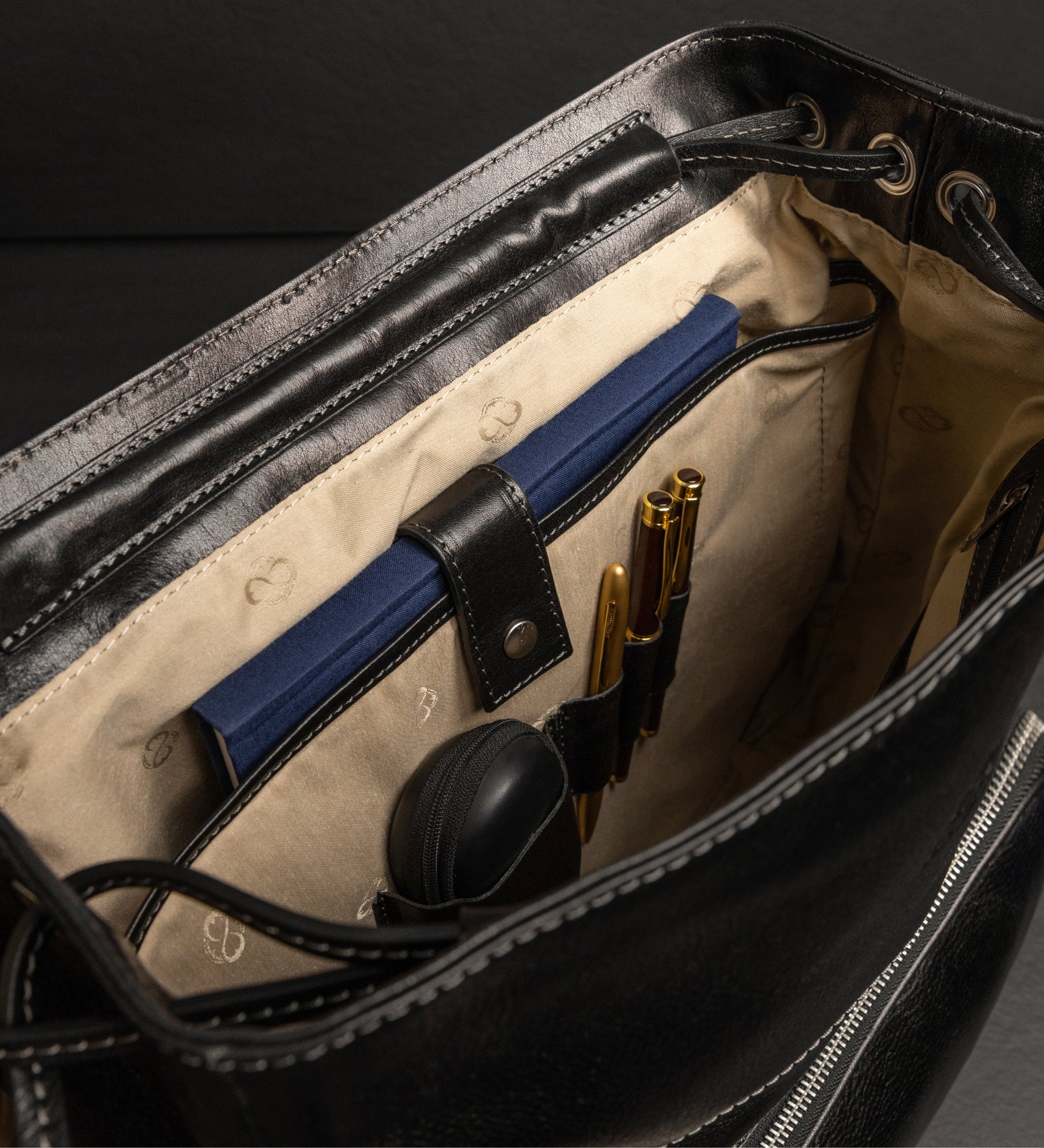 Rucksack aus Leder - The Good Earth