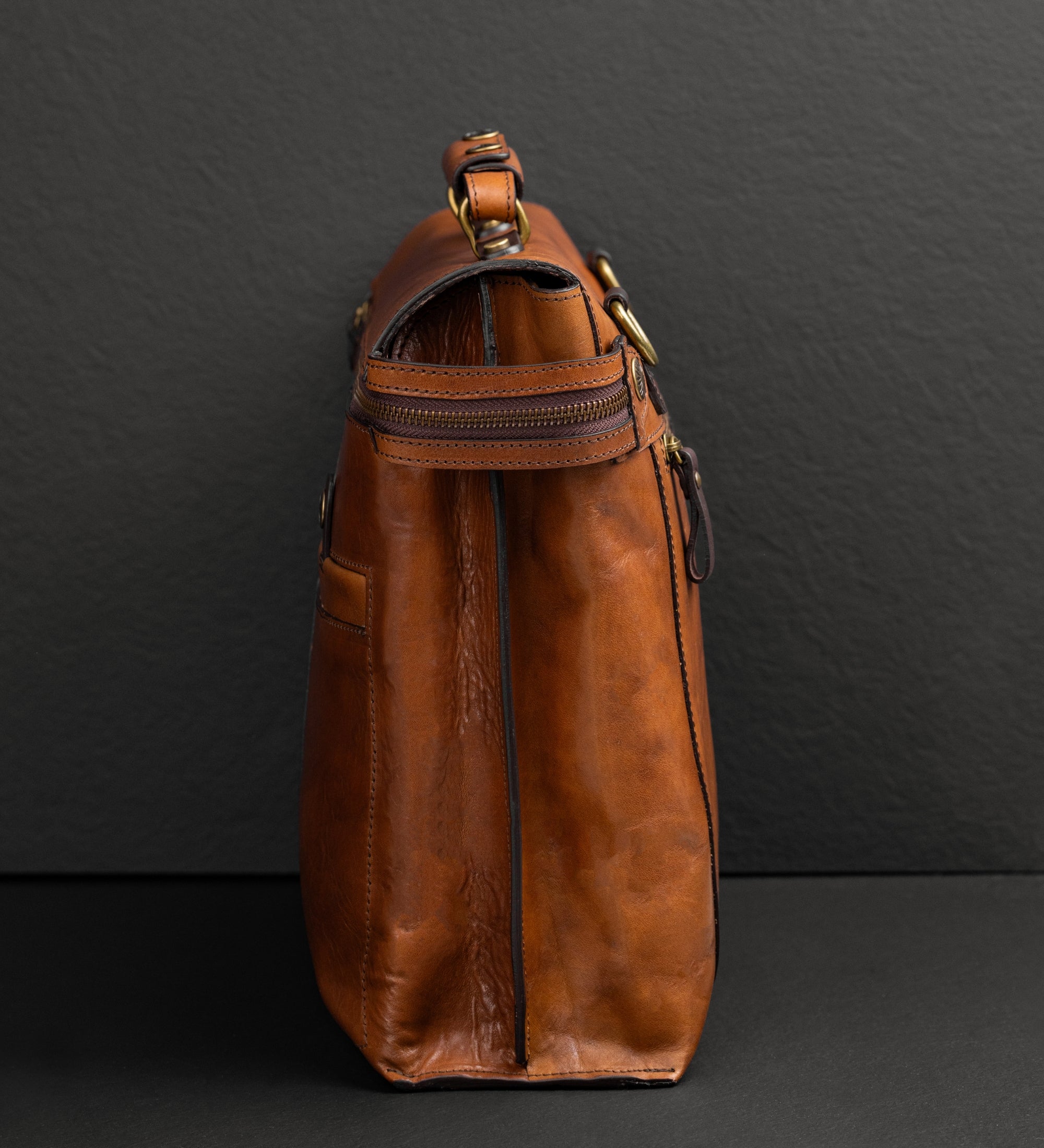 Braune Aktentasche aus Leder für Laptops - From Here to Eternity