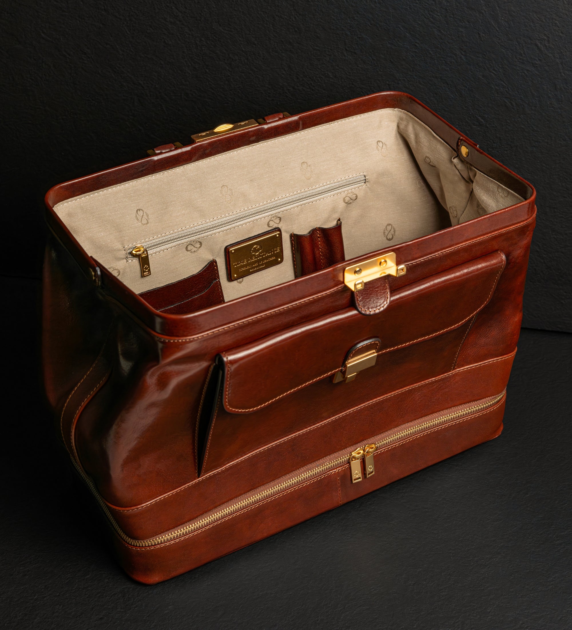 Große Arzttasche aus Italienischem Leder für Damen - The Master and Margarita