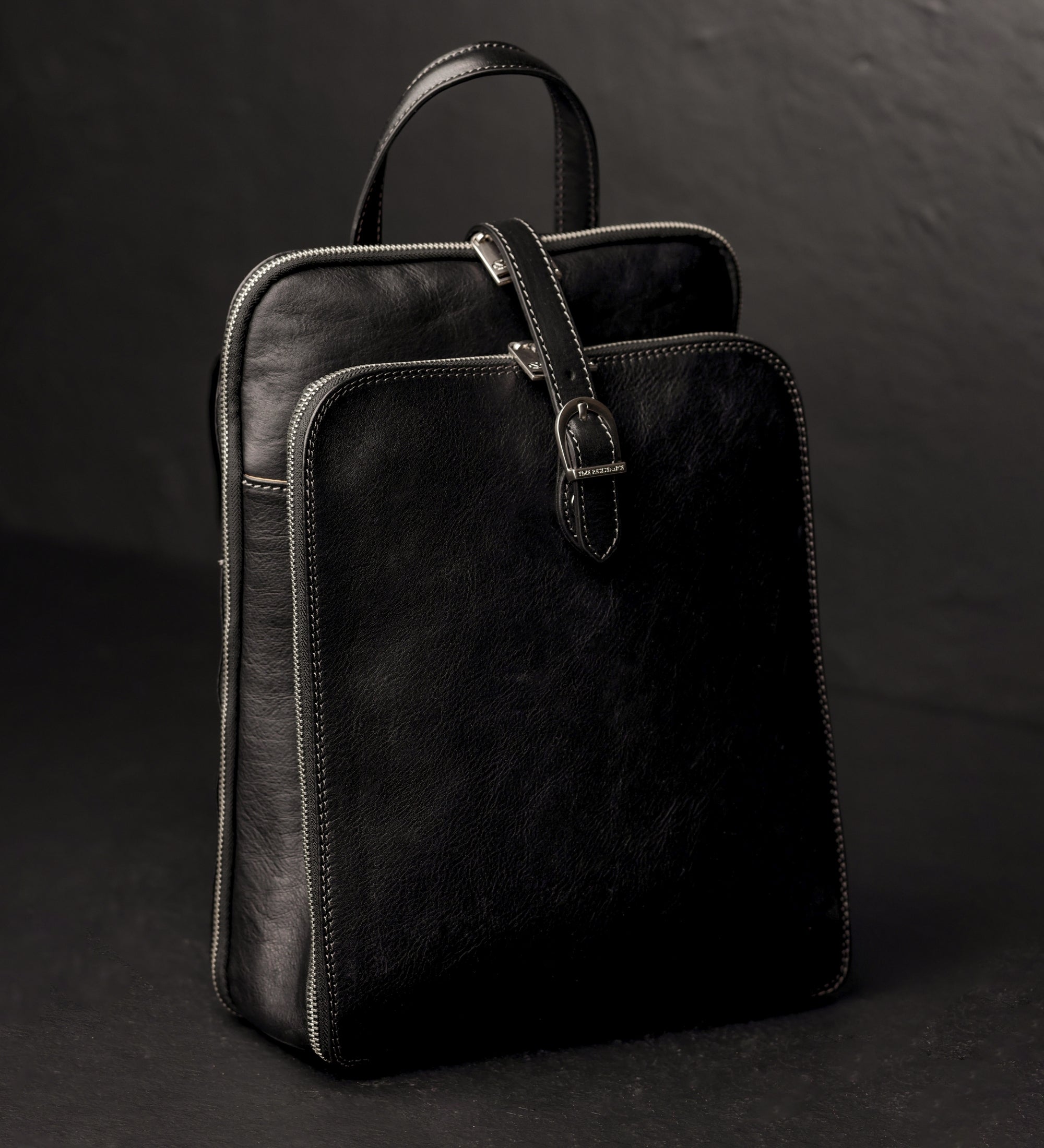 Wandelbare Rucksack aus Leder - Schultertasche für Damen - Clarissa