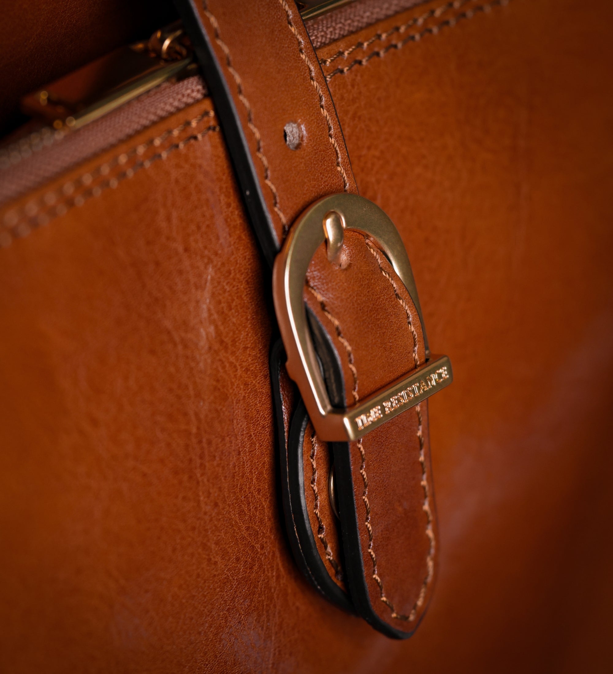 Wandelbare Rucksack aus Leder - Schultertasche für Damen - Clarissa