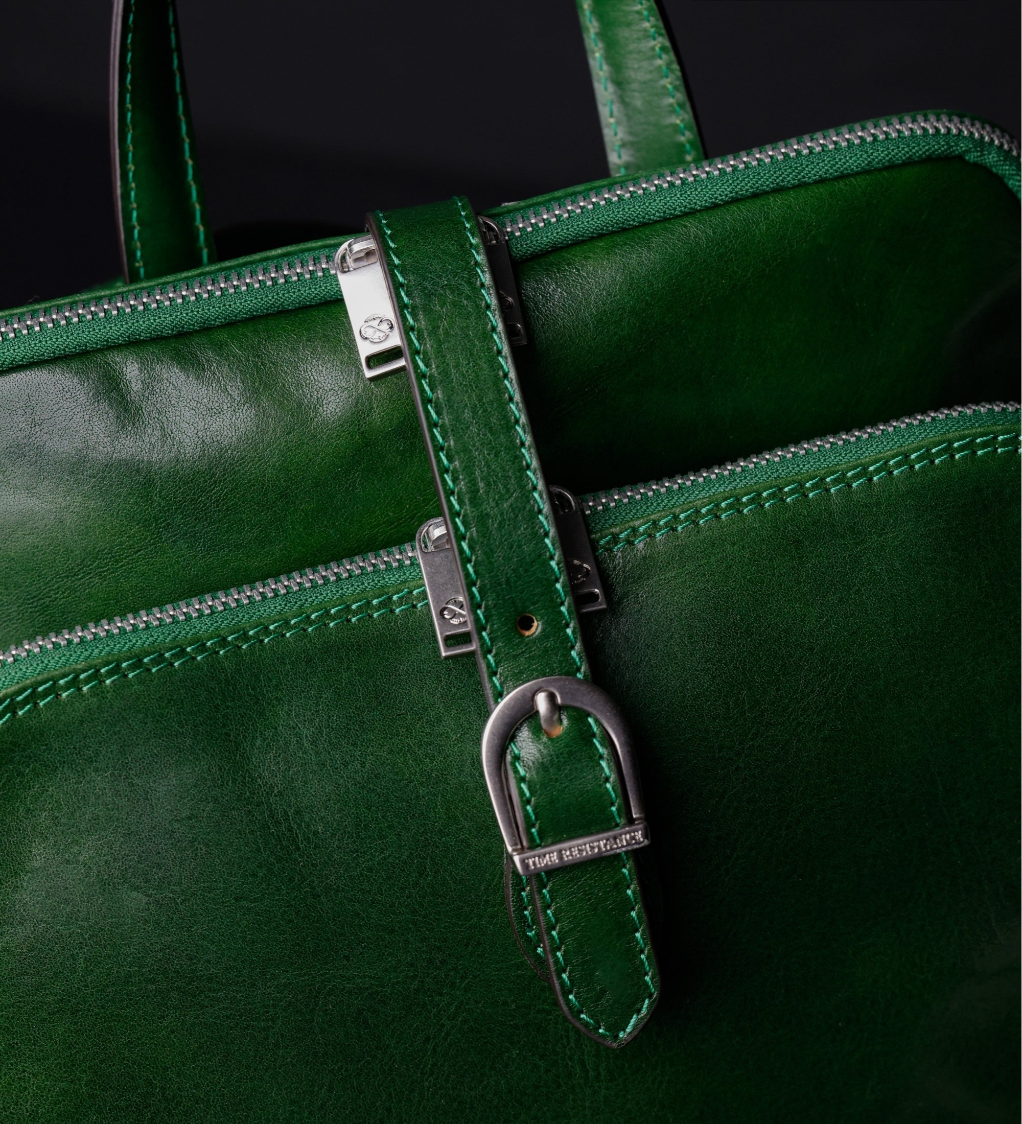 Wandelbare Rucksack aus Leder - Schultertasche für Damen - Clarissa