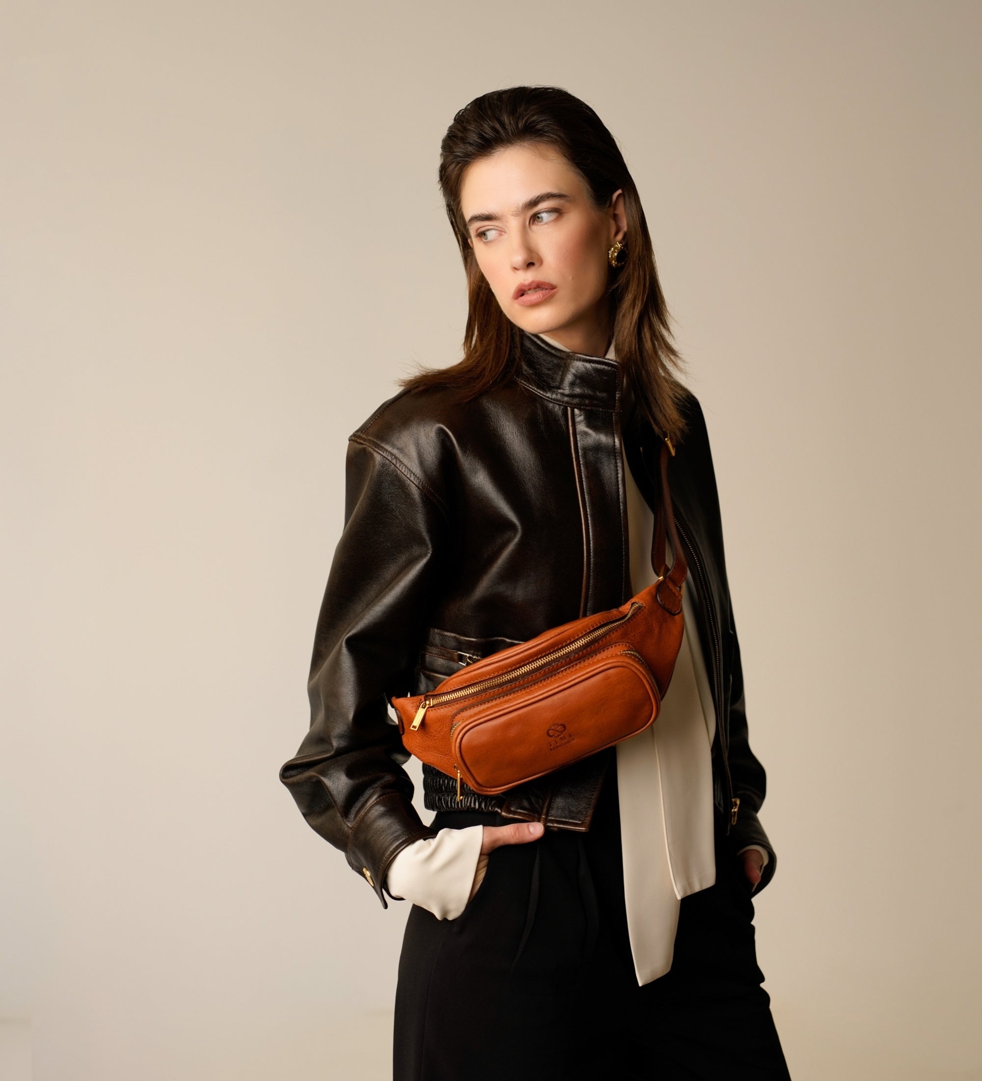 Schultertasche aus Leder für Damen, Bauchtasche - Independent People