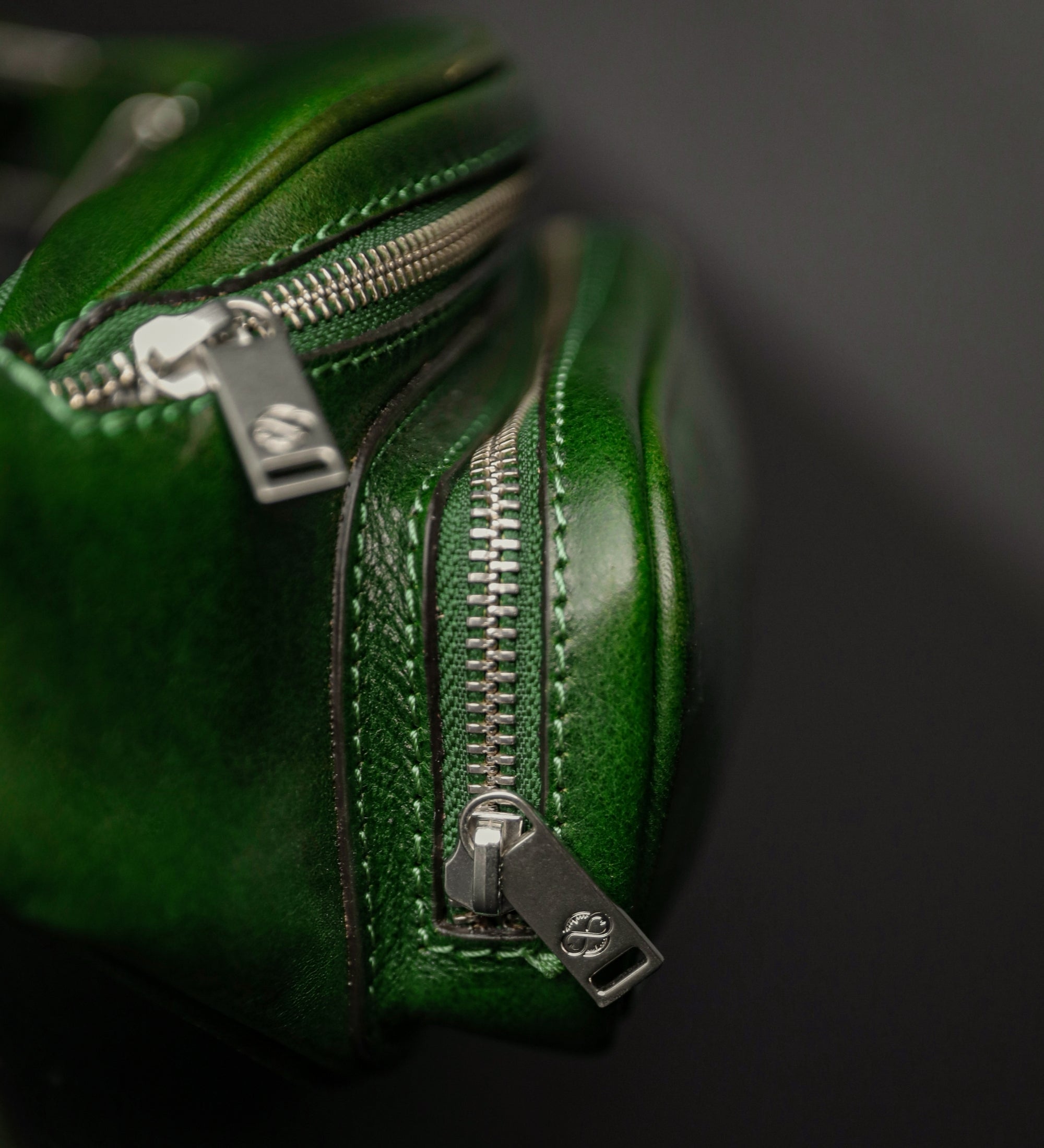 Schultertasche aus Leder für Damen, Bauchtasche - Independent People
