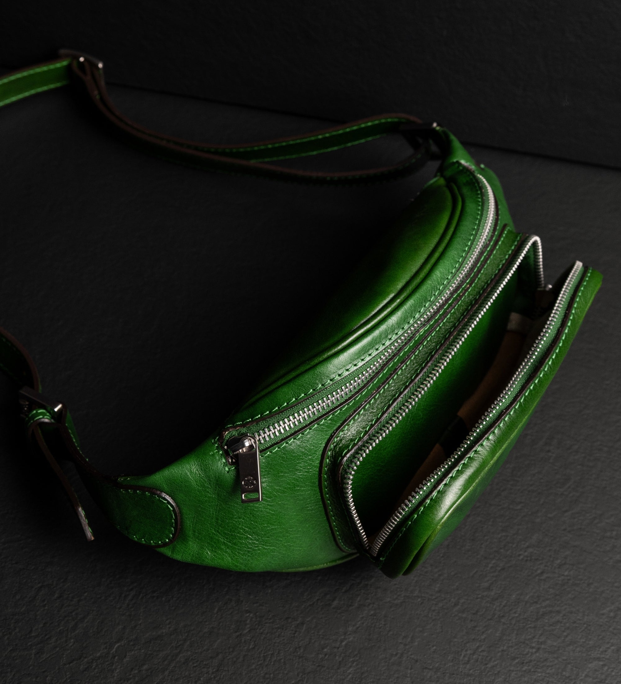 Schultertasche Bauchtasche aus Leder - Independent People