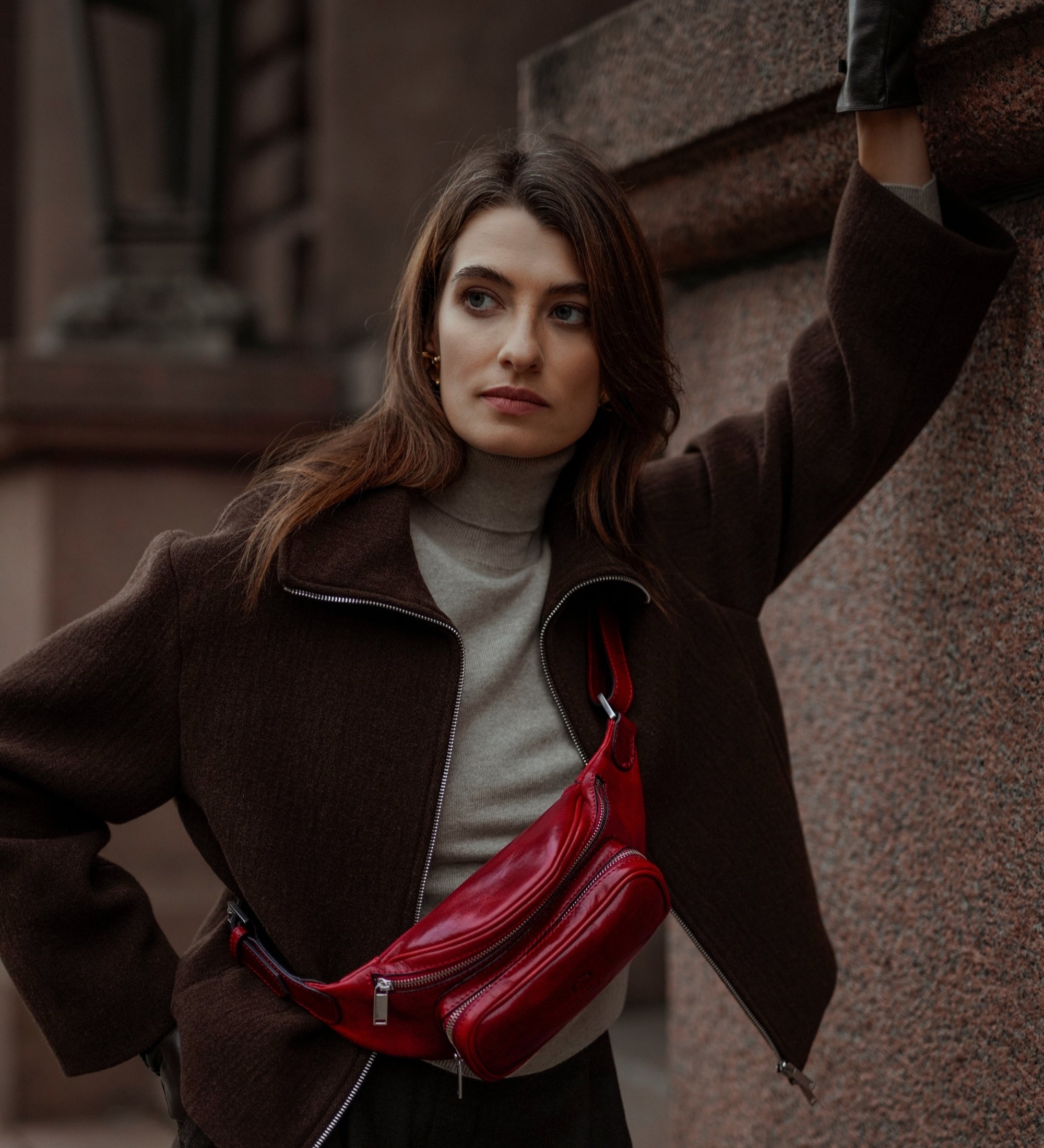 Schultertasche aus Leder für Damen, Bauchtasche - Independent People