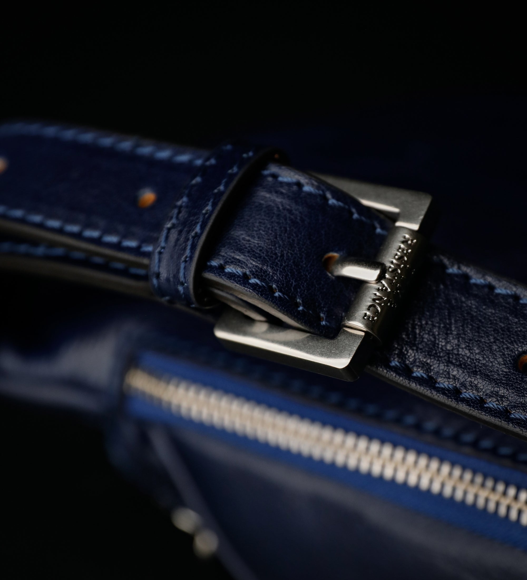 Schultertasche Bauchtasche aus Leder - Independent People
