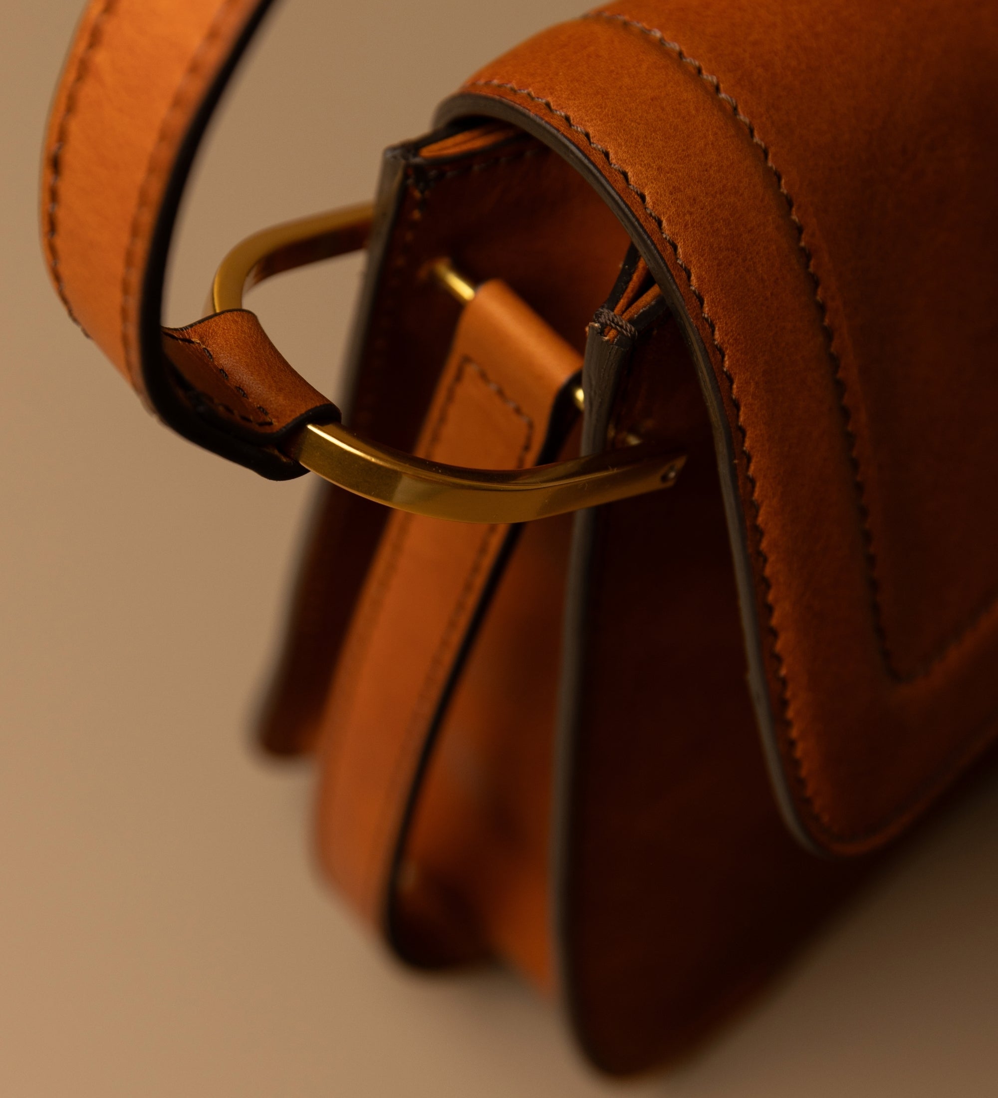 Leder-Tasche mit Klappe für Damen - Possession