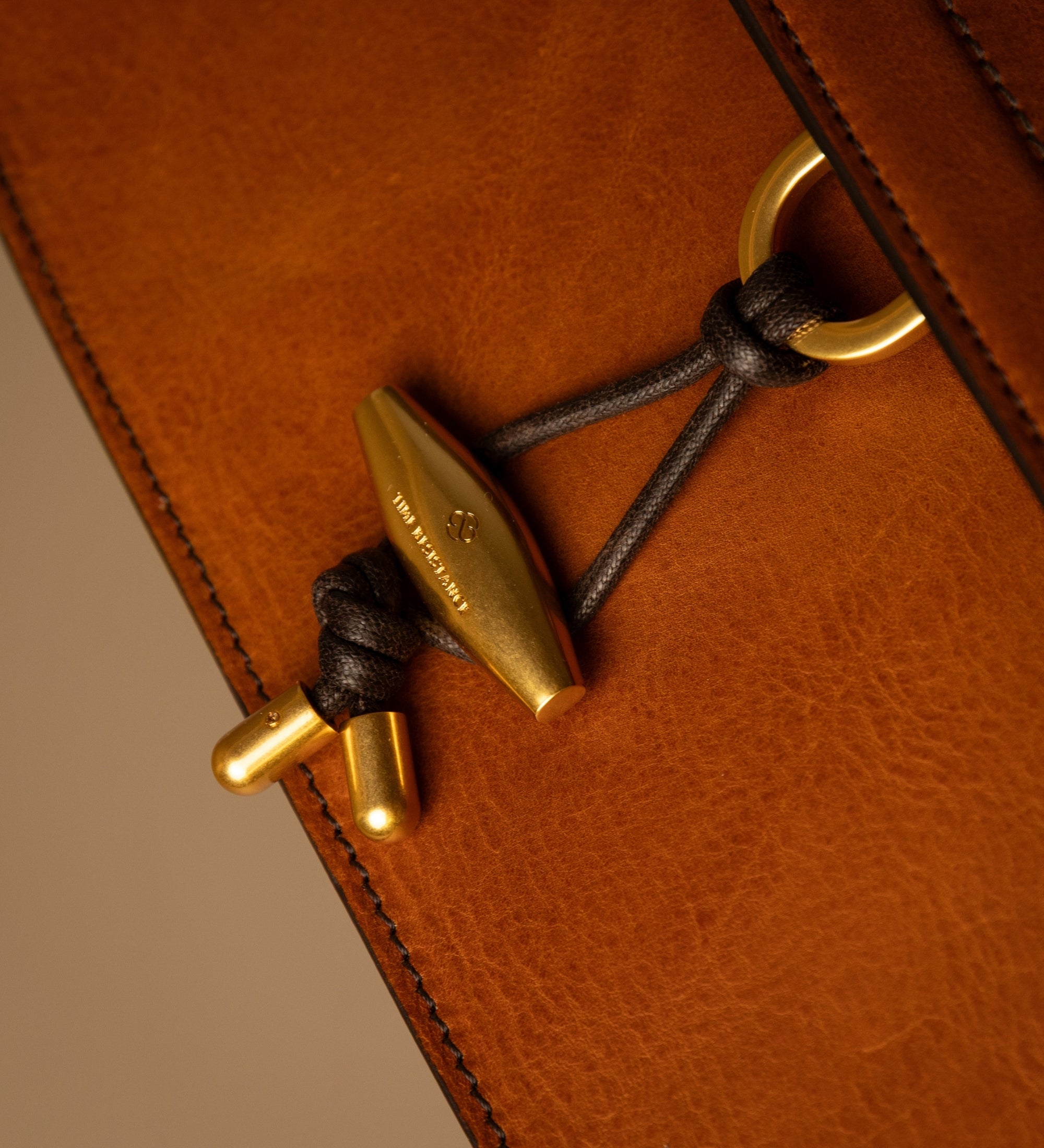 Leder-Tasche mit Klappe für Damen - Possession