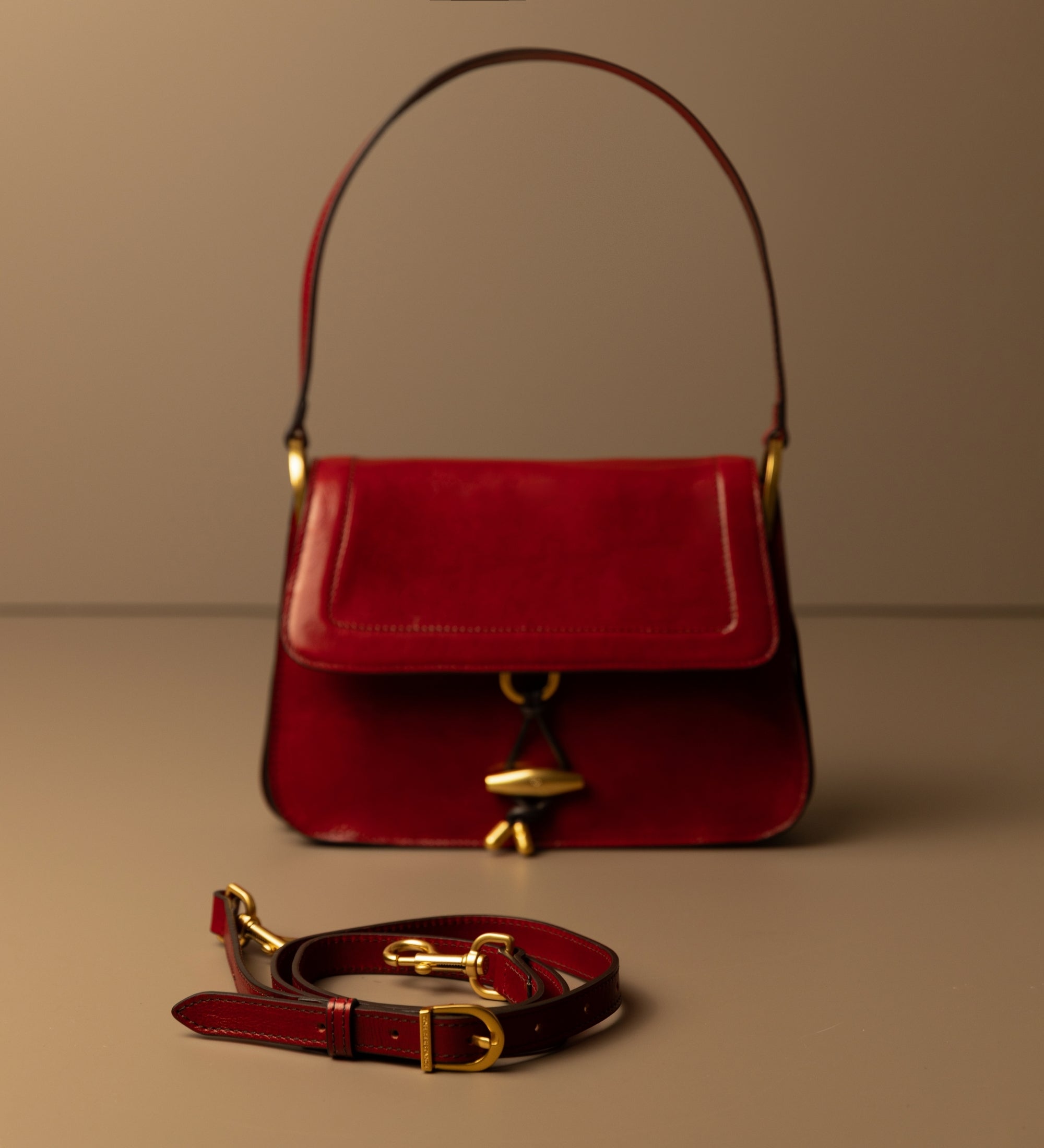 Leder-Tasche mit Klappe für Damen - Possession