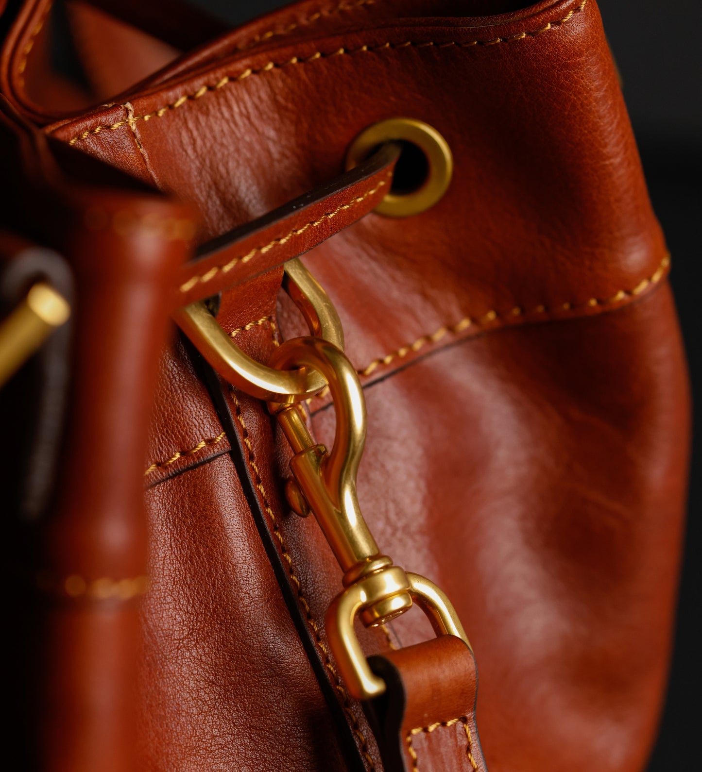 Beuteltasche aus Leder für Damen - Light In August