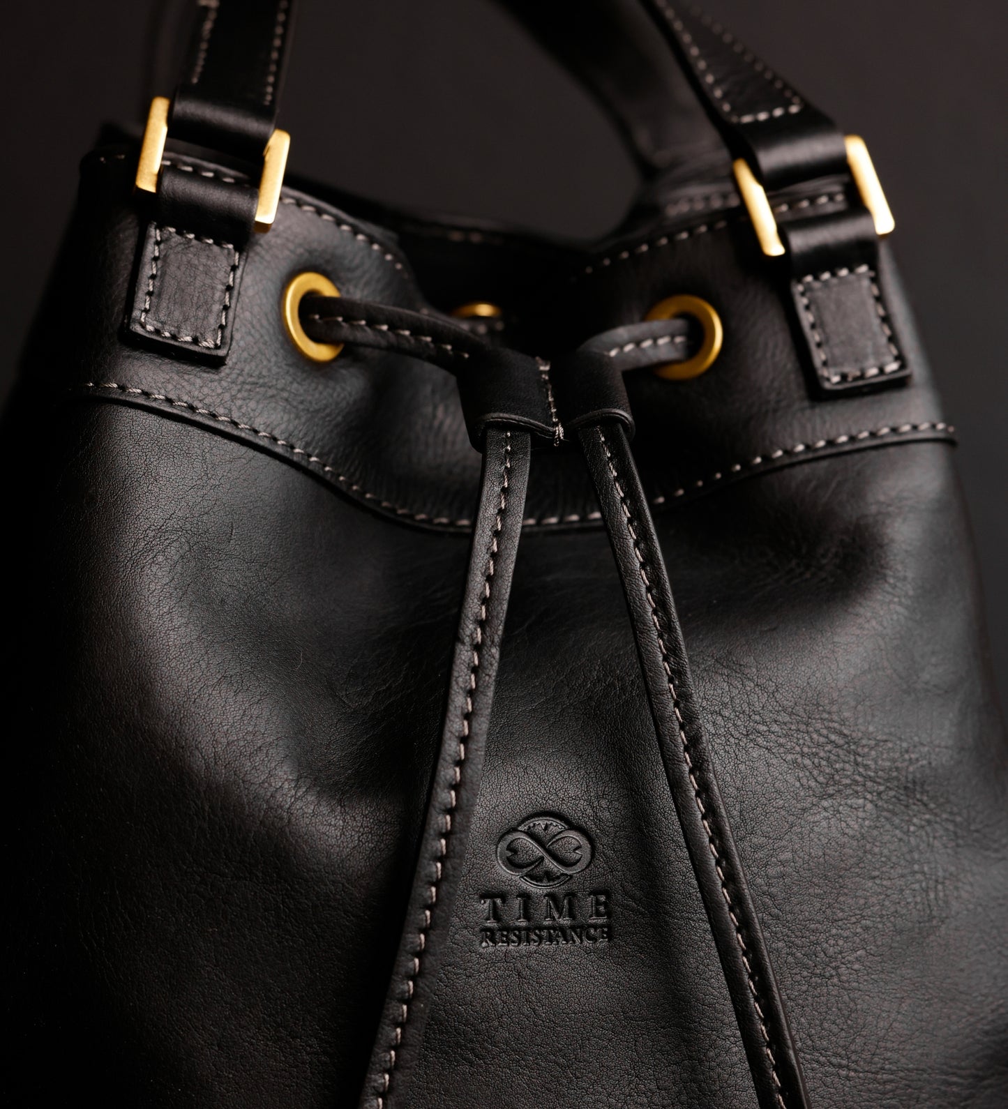 Beuteltasche aus Leder für Damen - Light In August