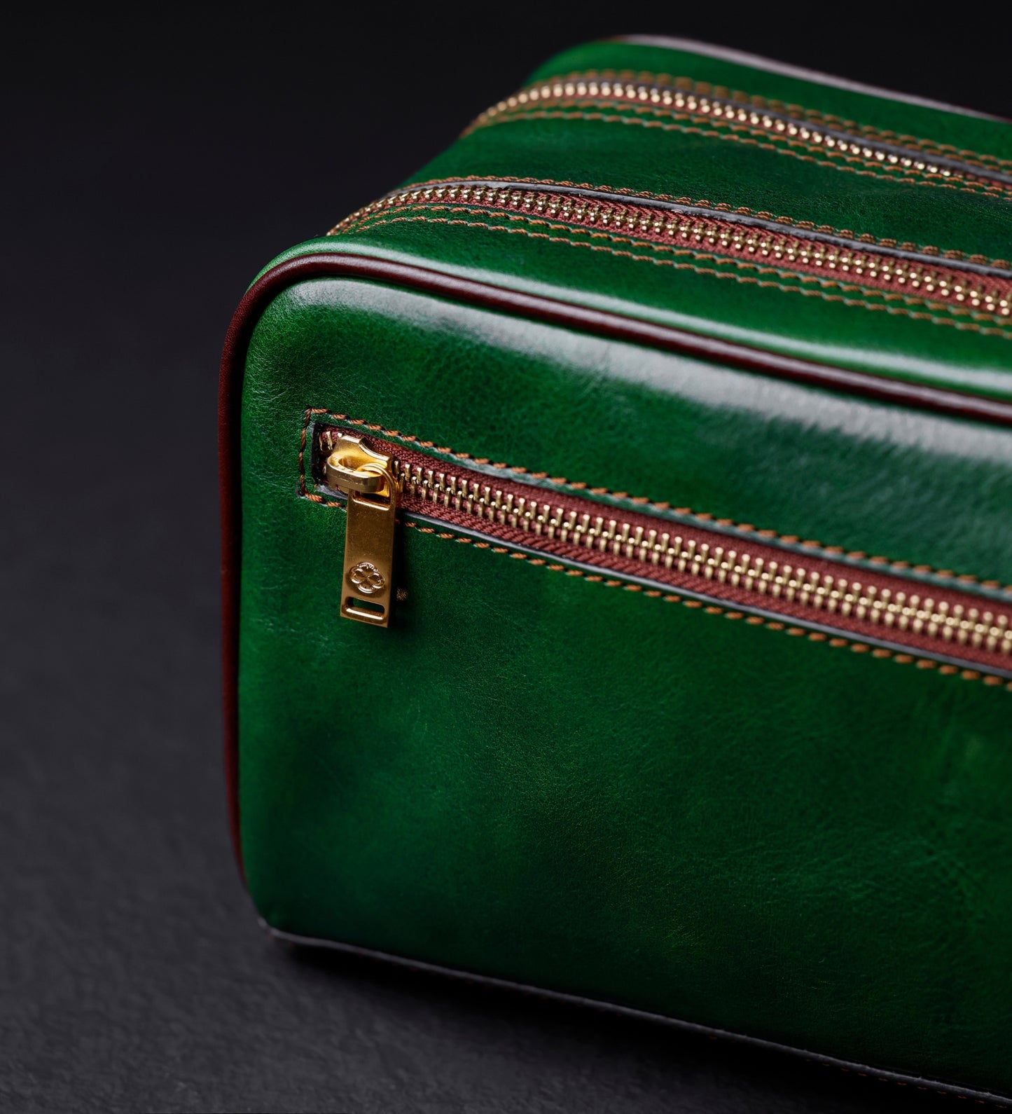 Kosmetiktasche aus Leder für Damen, Kulturbeutel - All the Kings Men