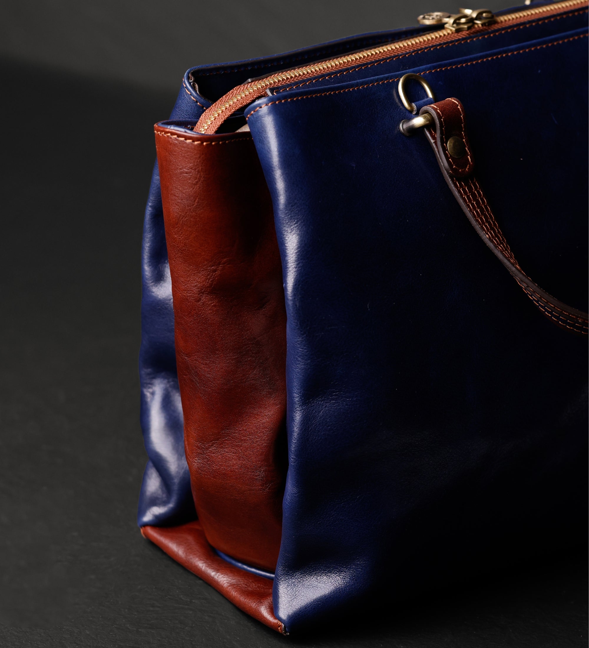 Tragetasche mit Schulterriemen aus Leder für Damen - The Scarlet Letter