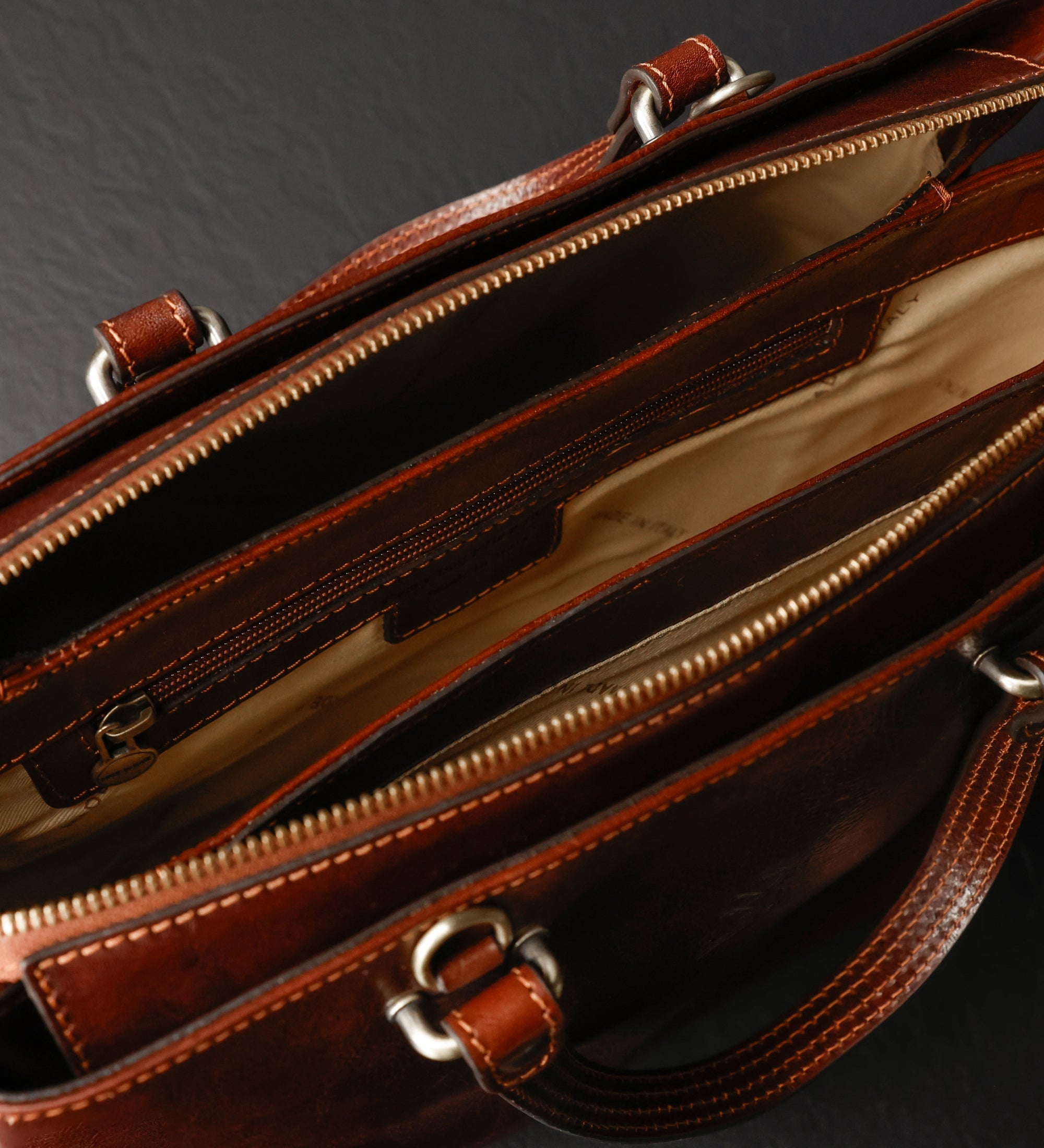 Tragetasche mit Schulterriemen aus Leder für Damen - The Scarlet Letter