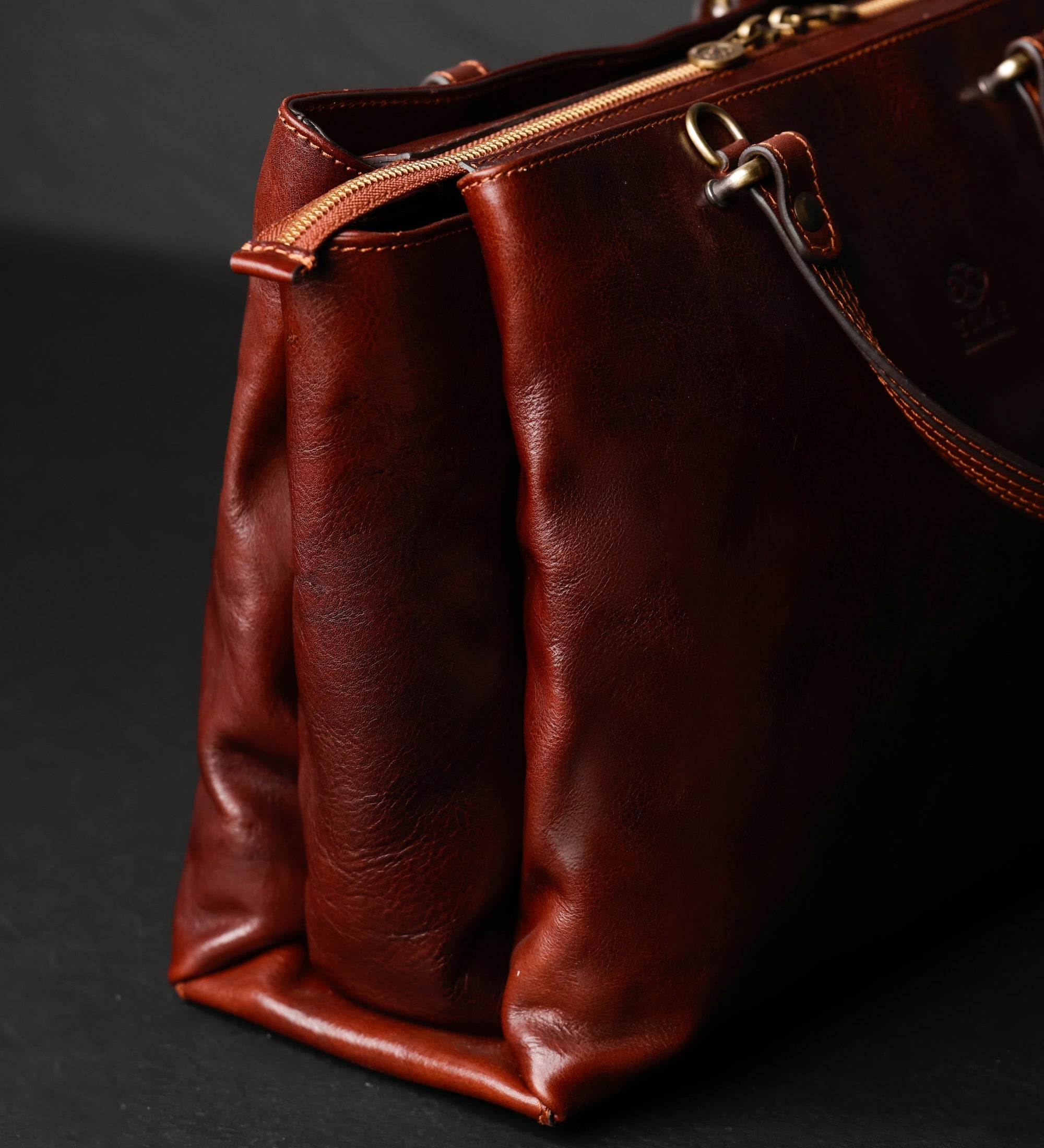 Tragetasche mit Schulterriemen aus Leder für Damen - The Scarlet Letter