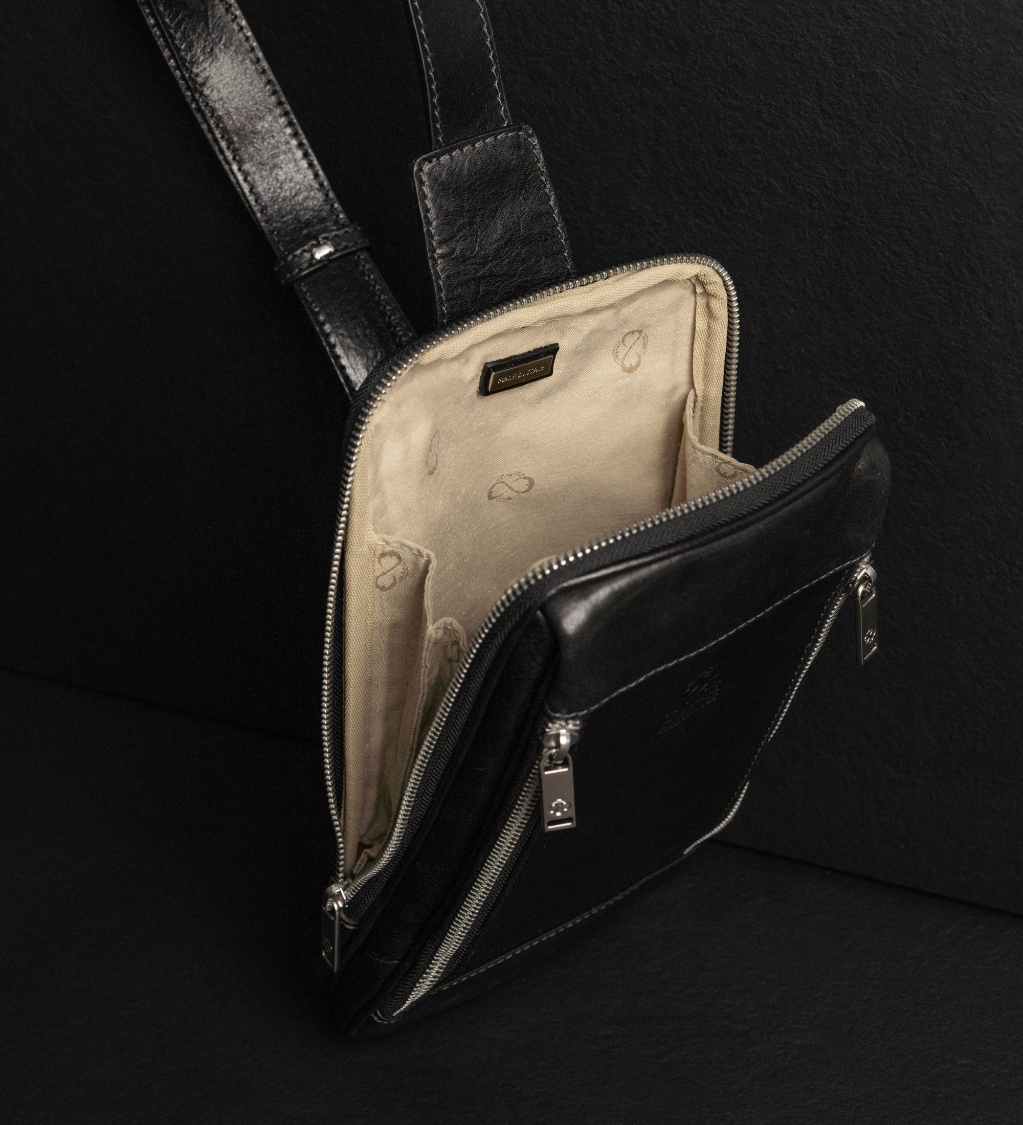 Sling Bag Brusttasche aus Leder - Kim