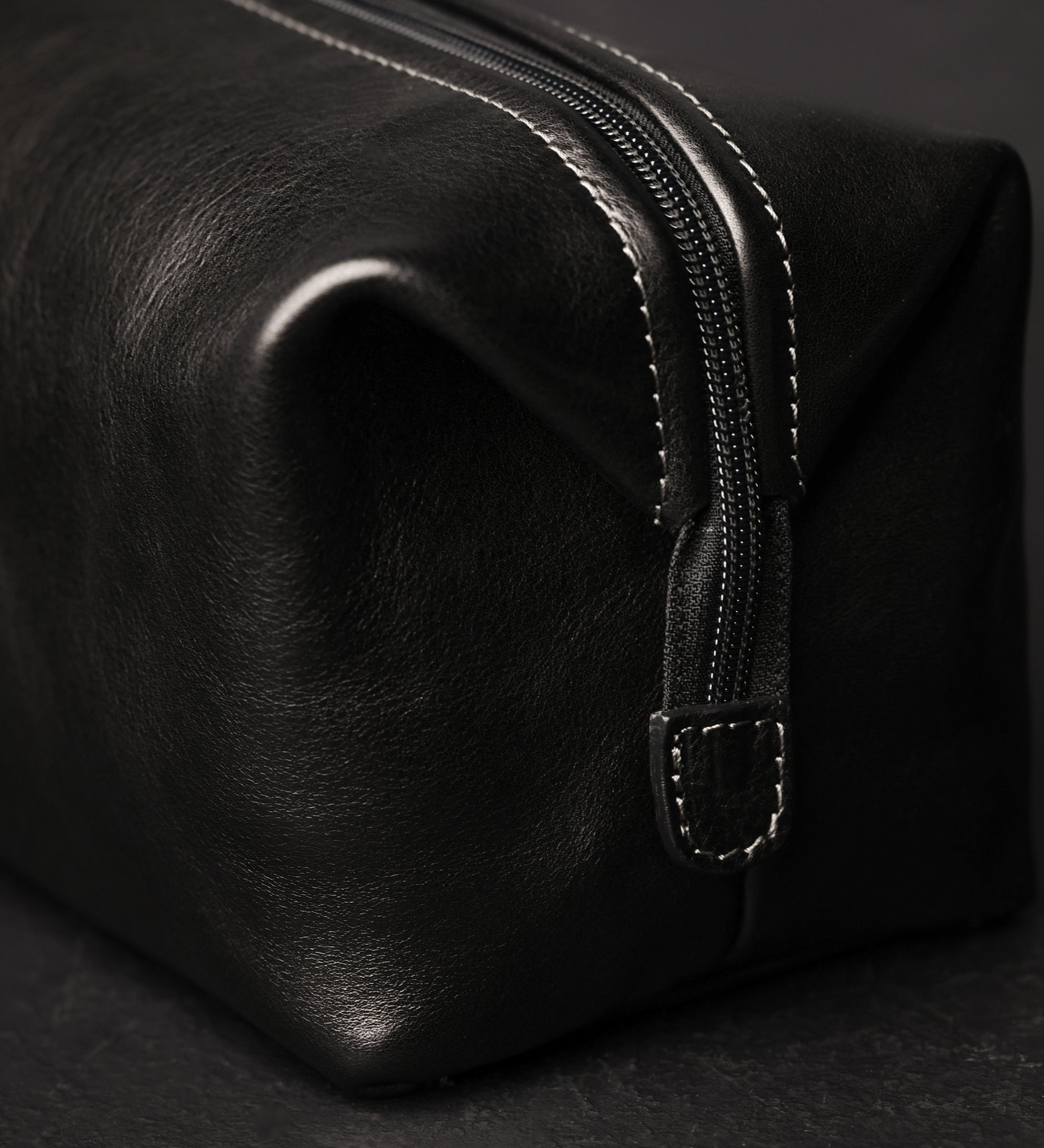 Kosmetiktasche aus Leder - Four Past Midnight