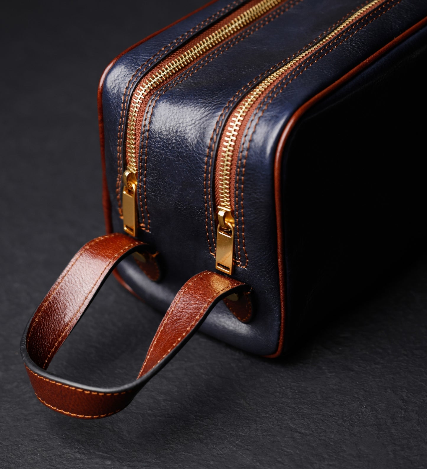 Kosmetiktasche aus Leder für Damen, Kulturbeutel - All the Kings Men