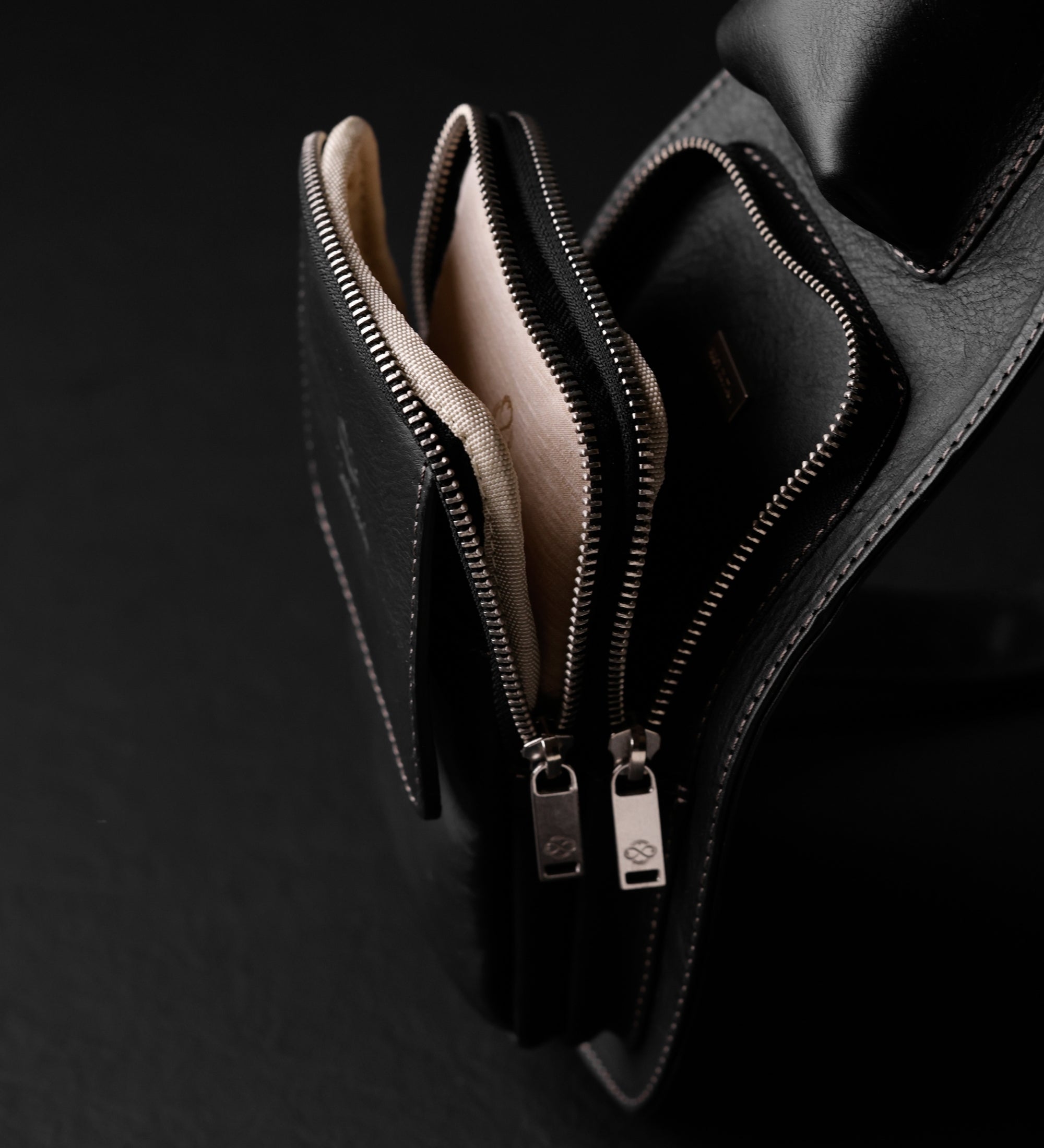 Umhängetasche aus Leder - The Monk