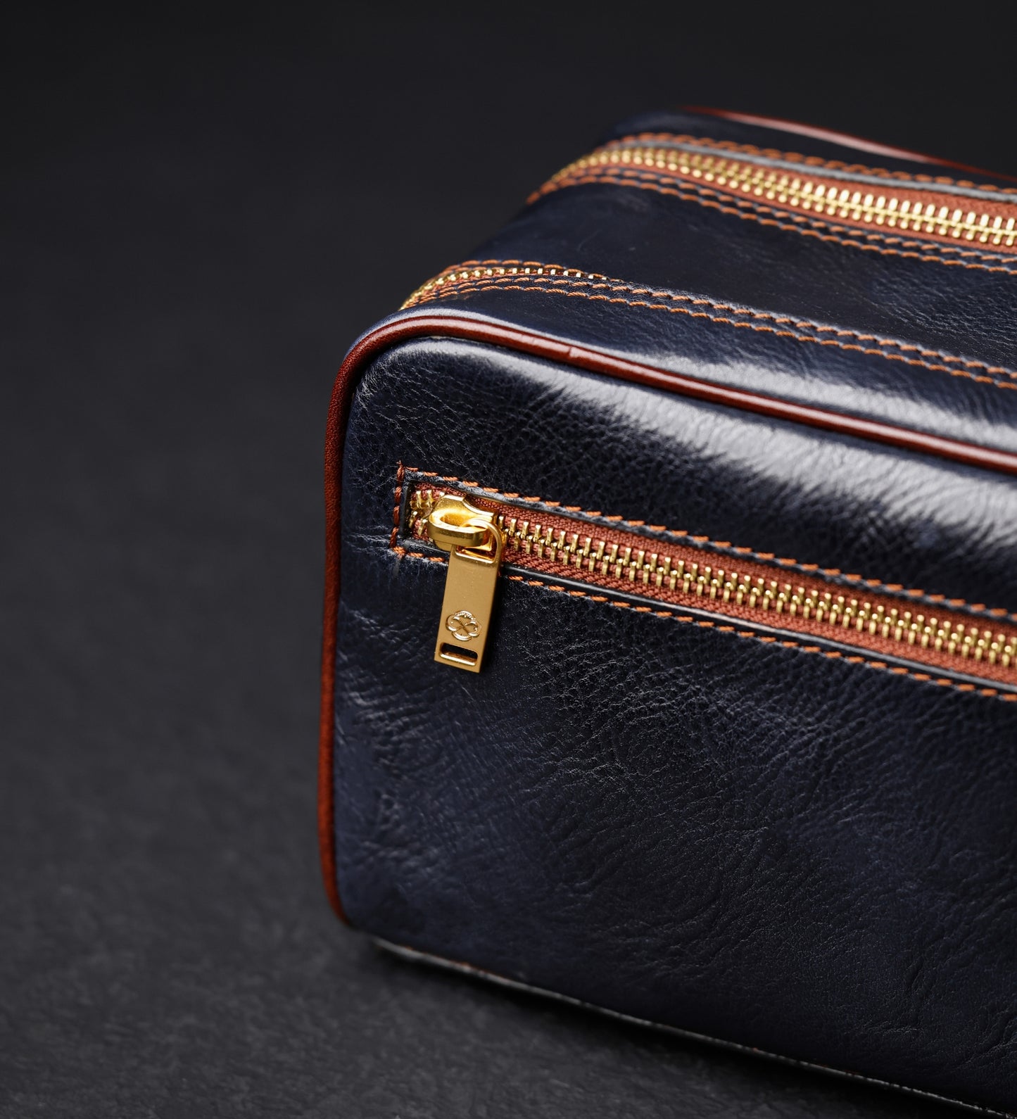 Kosmetiktasche aus Leder für Damen, Kulturbeutel - All the Kings Men