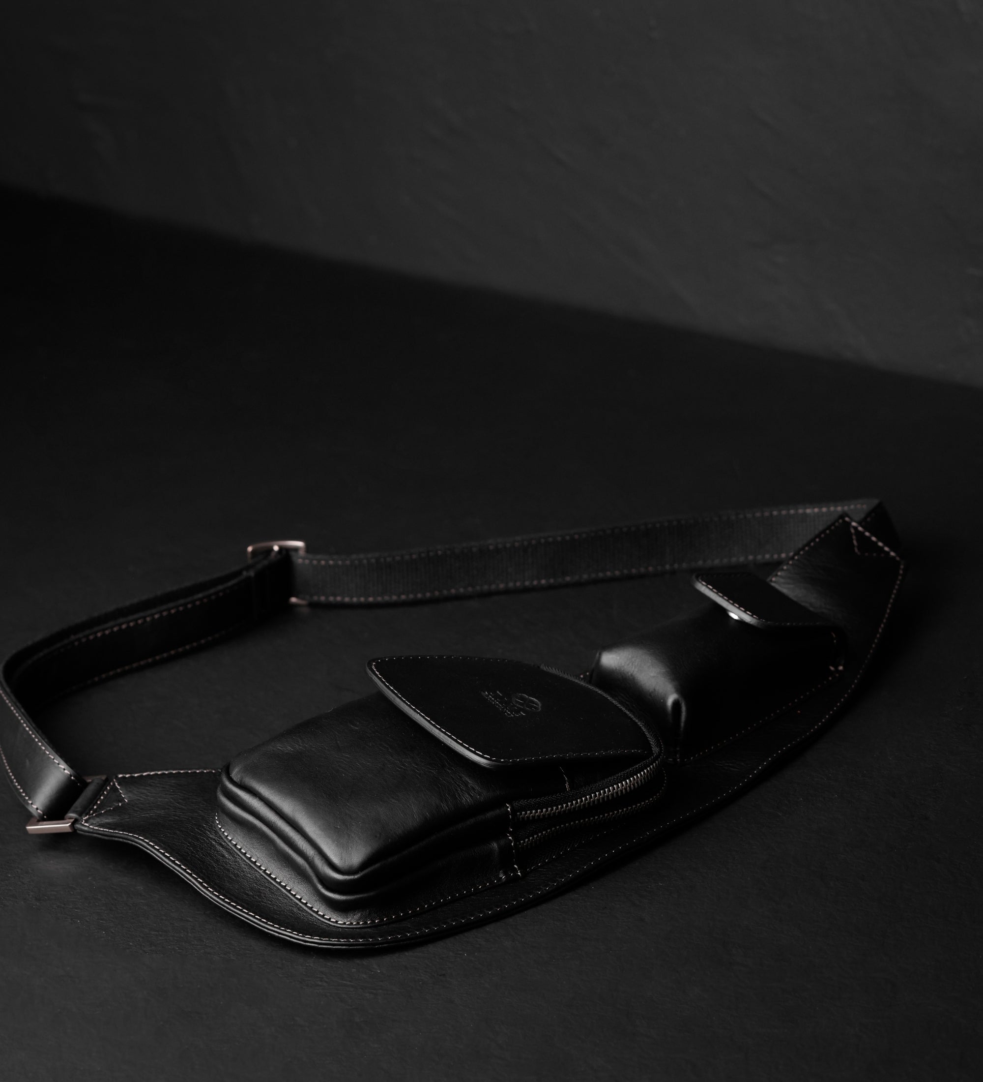 Umhängetasche aus Leder - The Monk