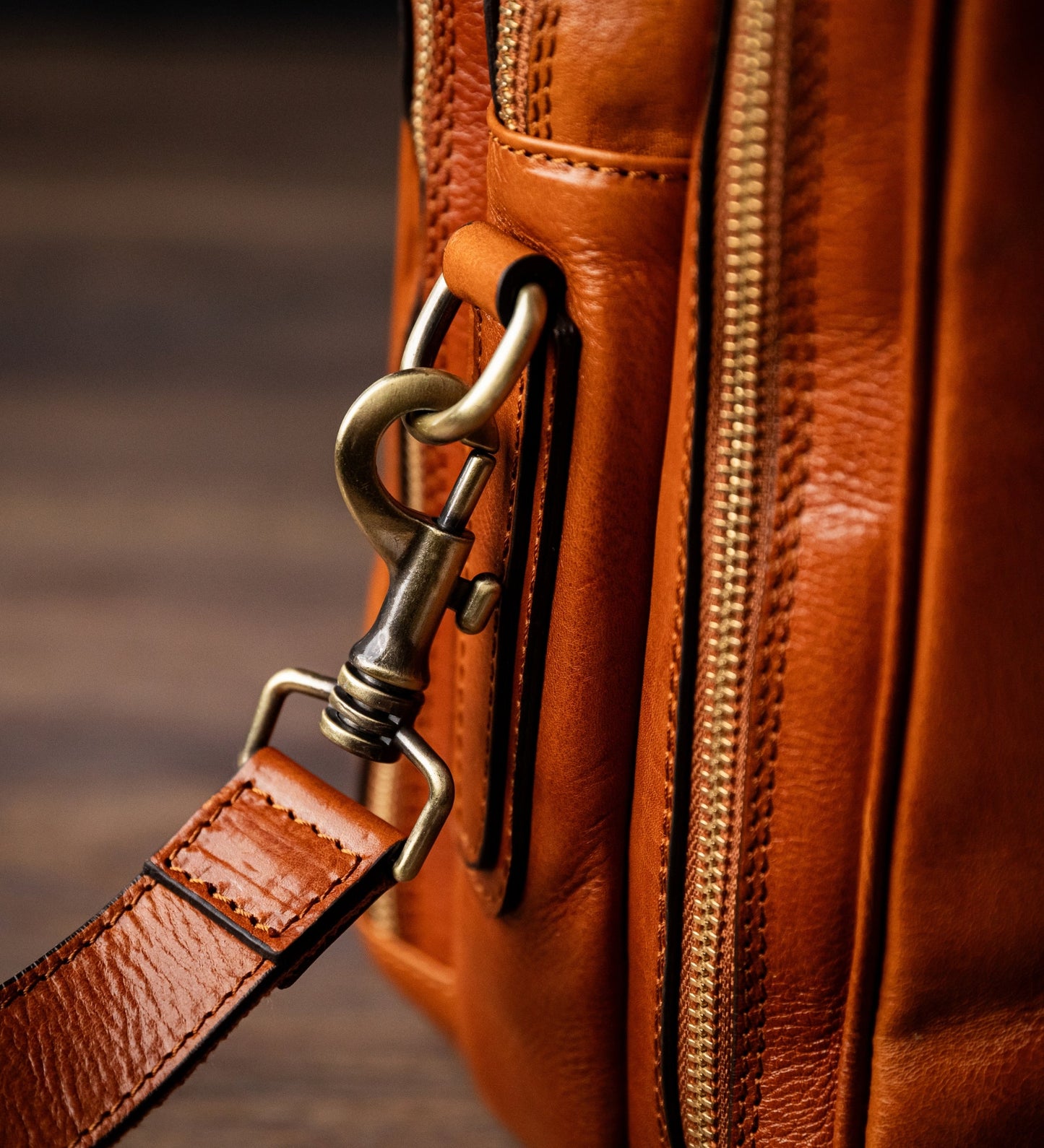 Wandelbarer Aktentaschen-Rucksack aus Leder - A Farewell to Arms