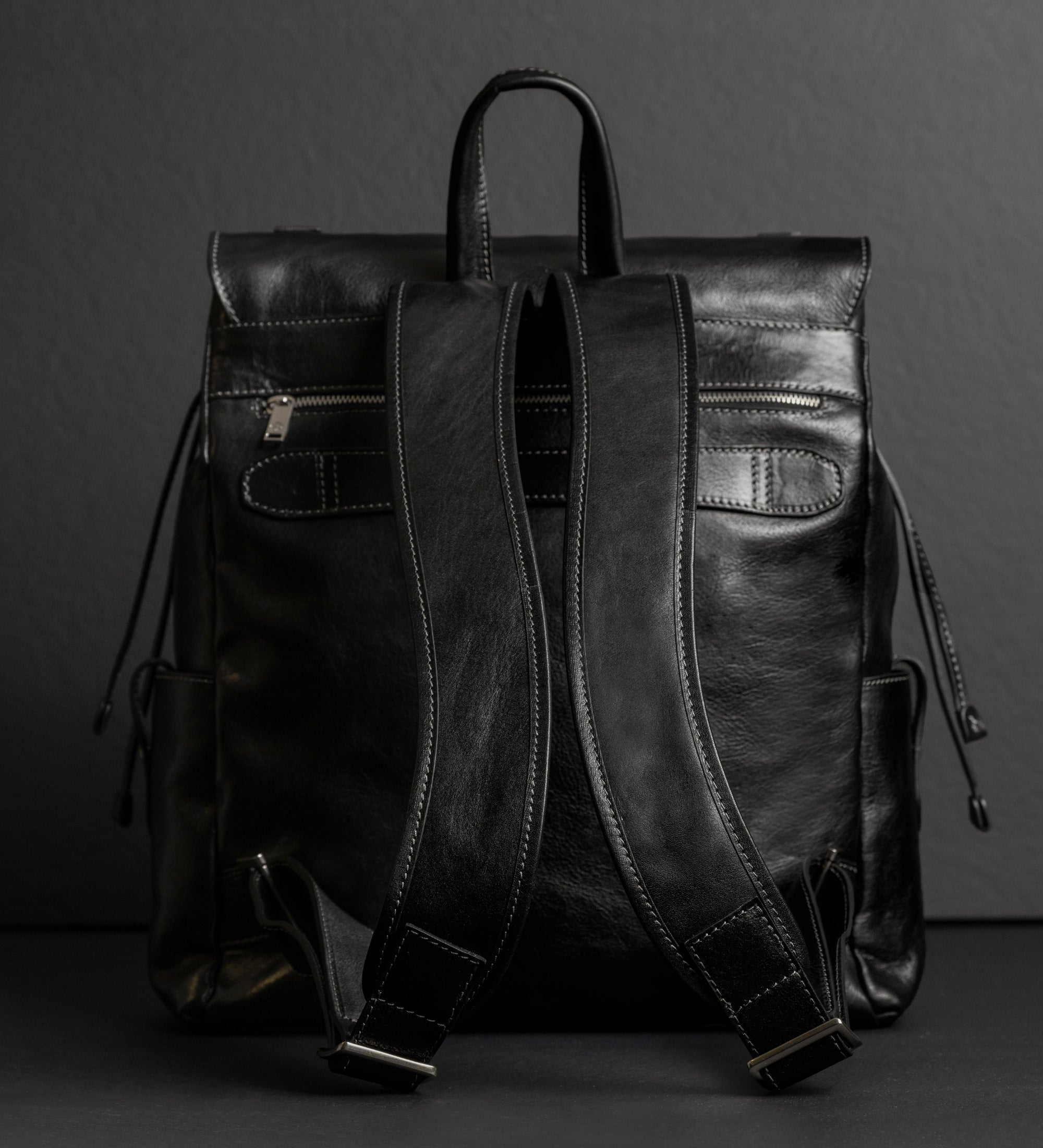 Rucksack aus Leder - The Good Earth