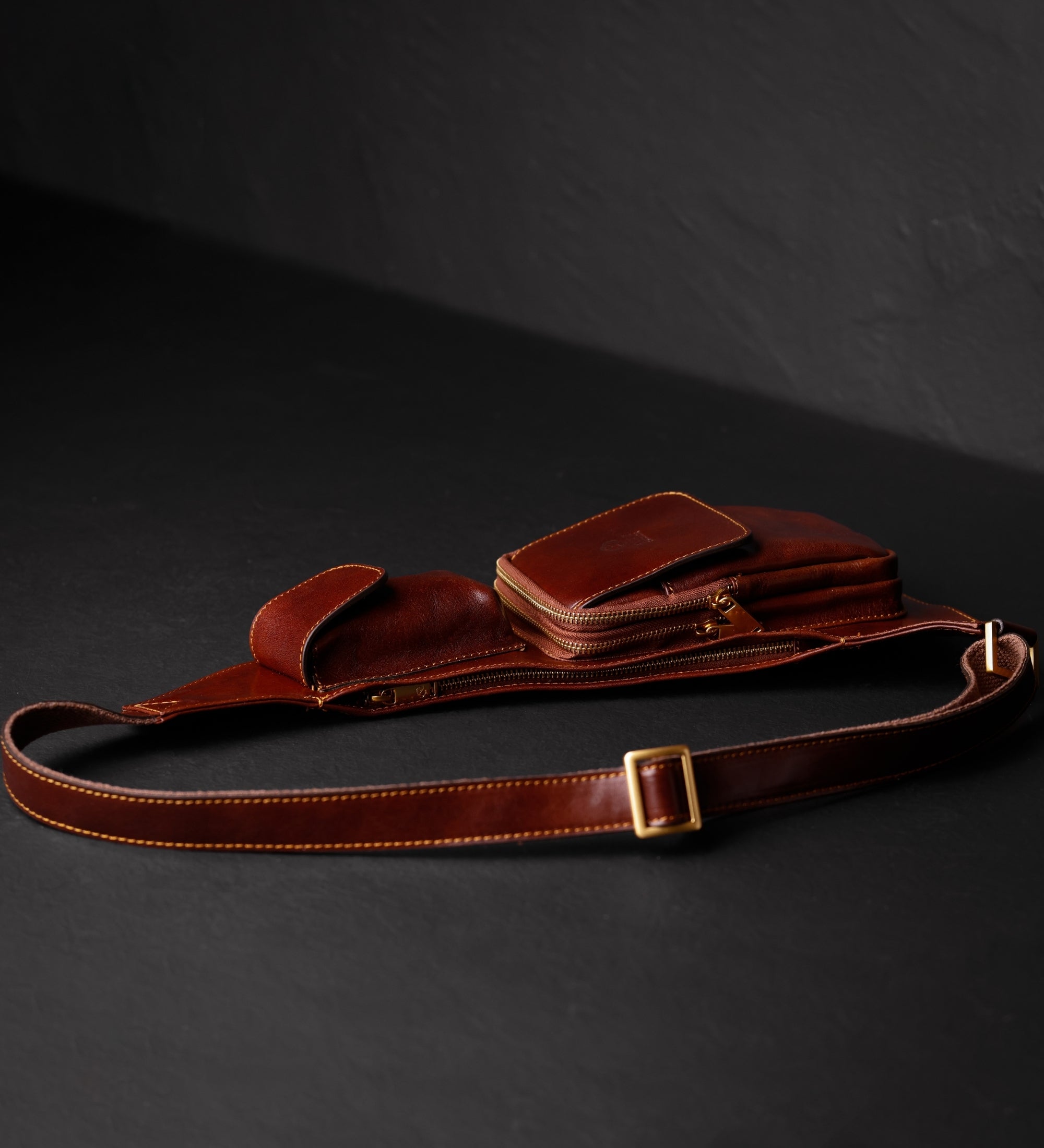 Umhängetasche aus Leder - The Monk