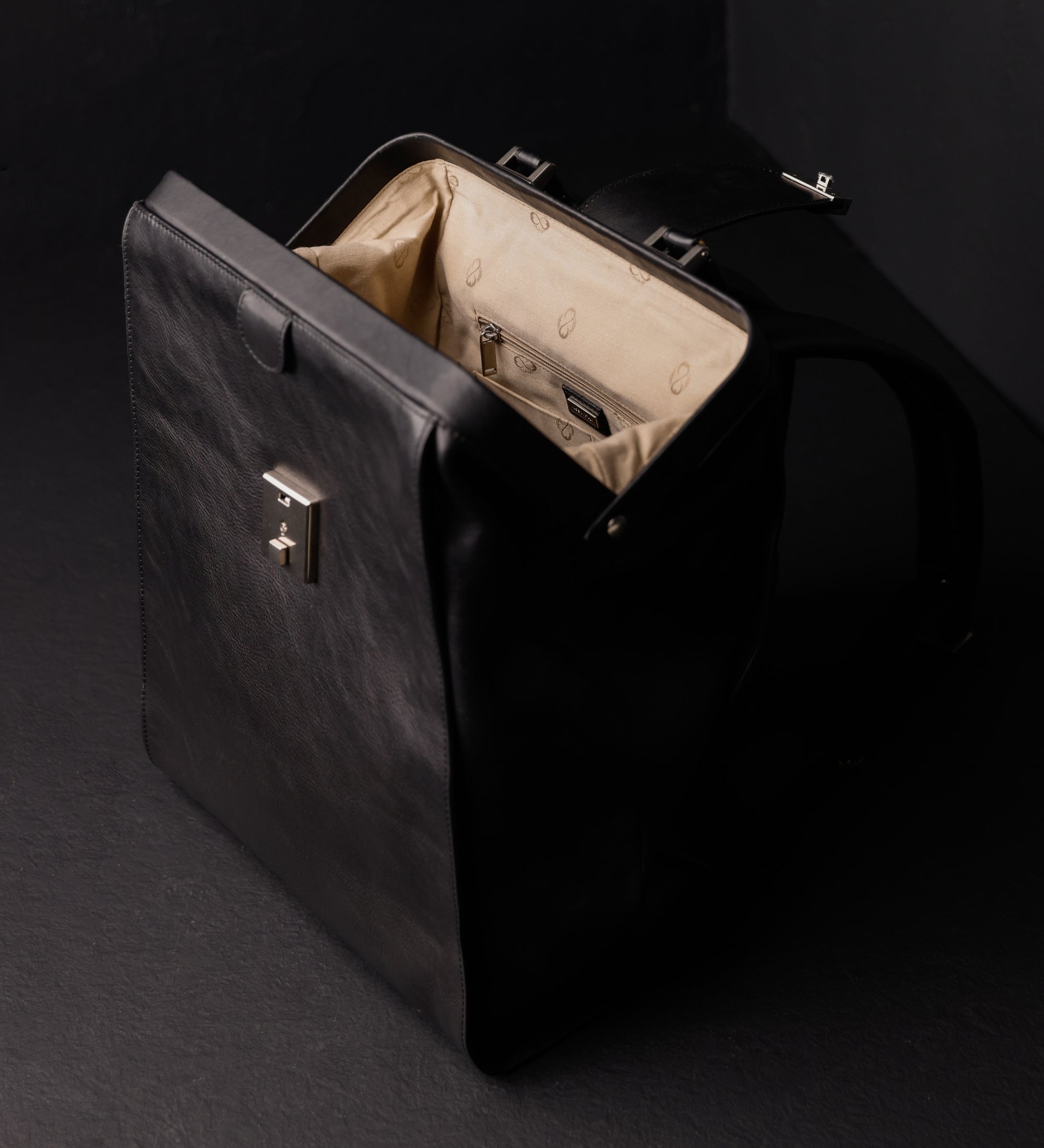 Rucksack aus Leder - A Brief Story of Time