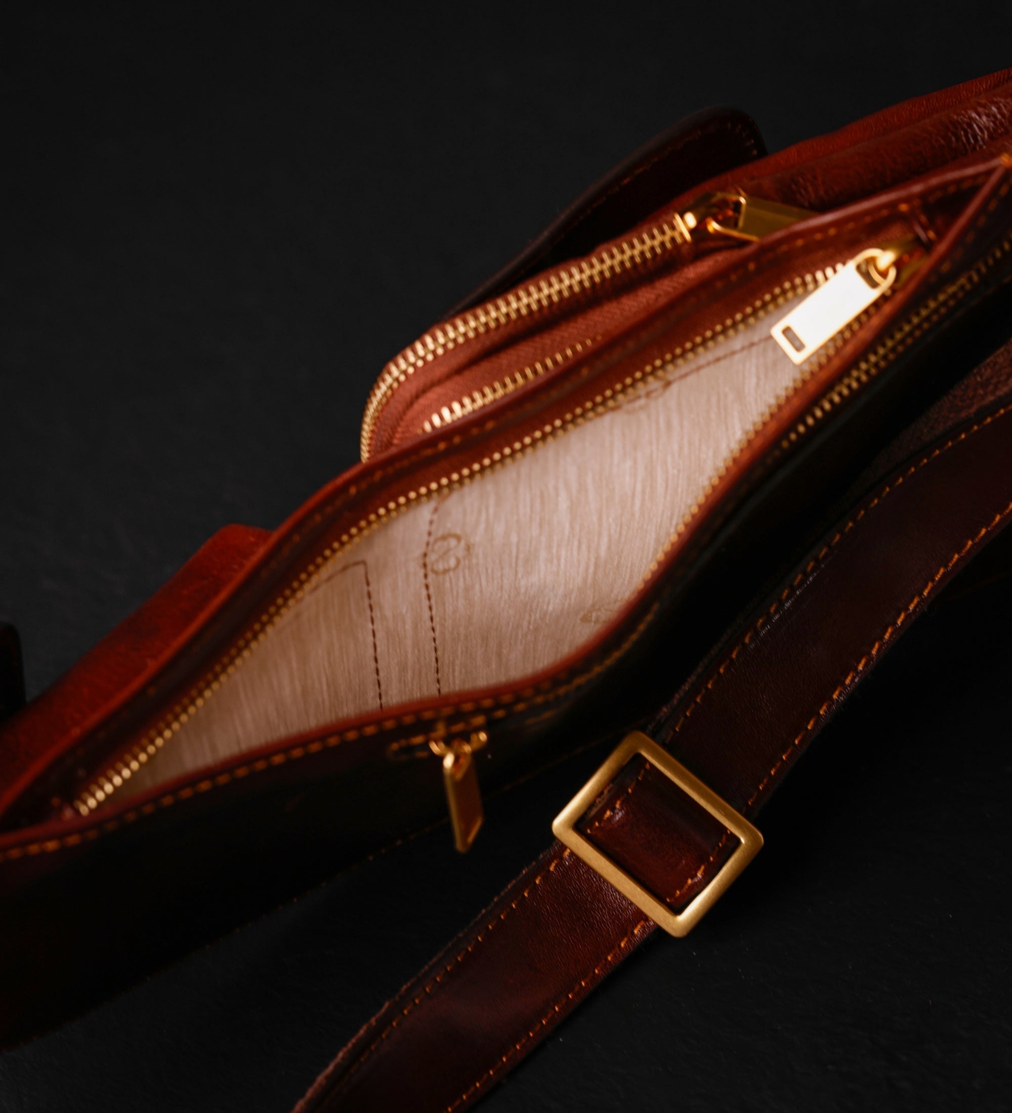 Umhängetasche aus Leder - The Monk