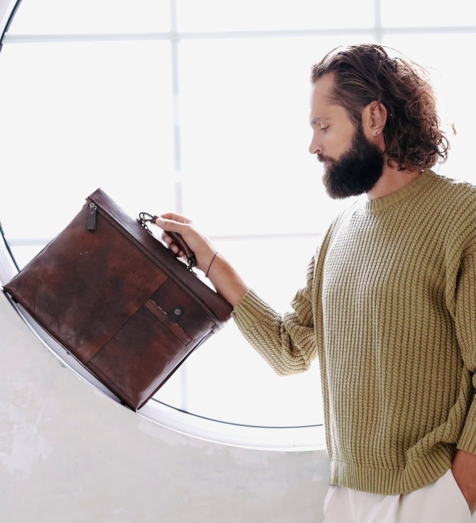 Braune Aktentasche aus Leder für Laptops - From Here to Eternity