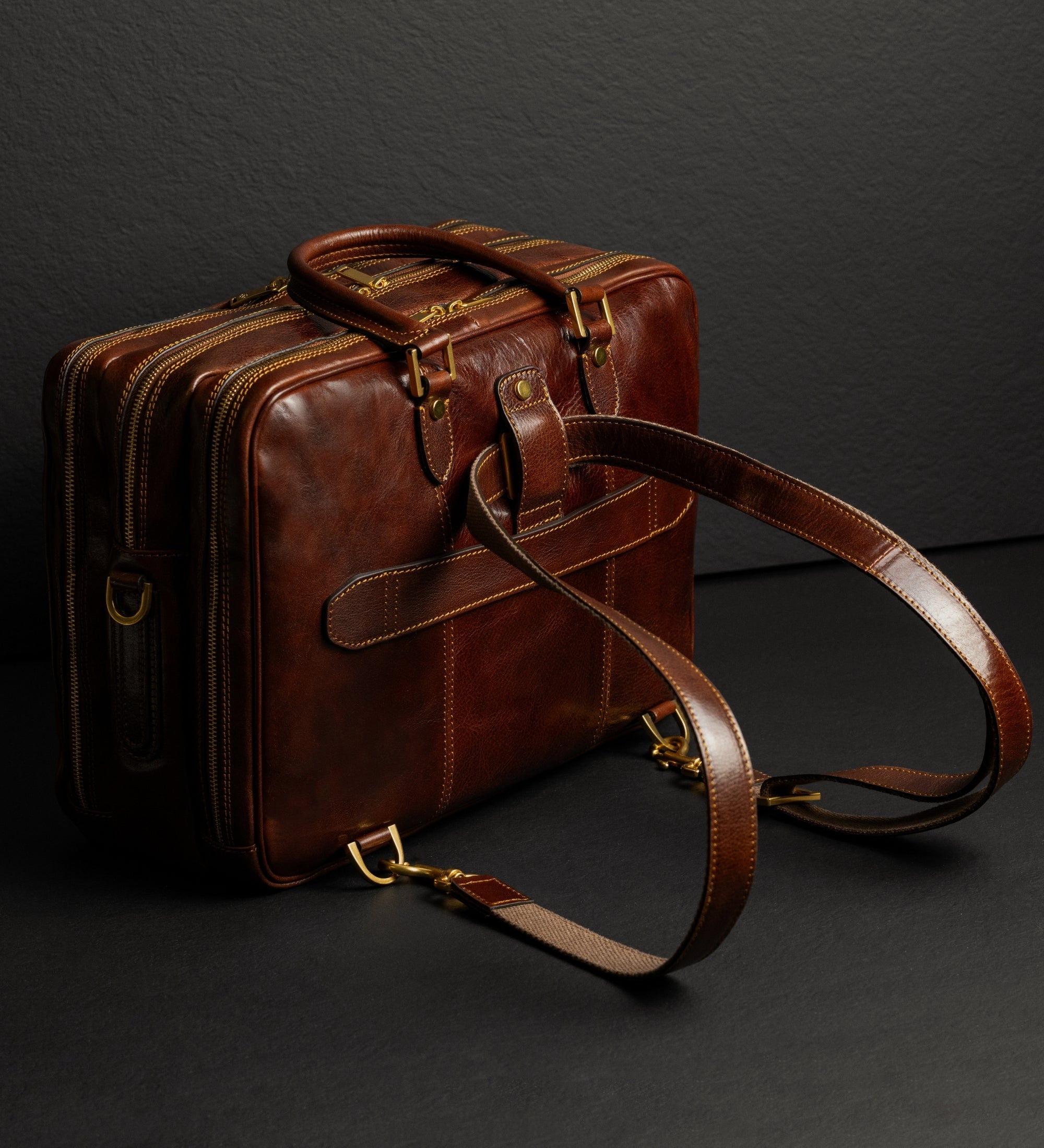 Wandelbarer Aktentaschen-Rucksack aus Leder - A Farewell to Arms