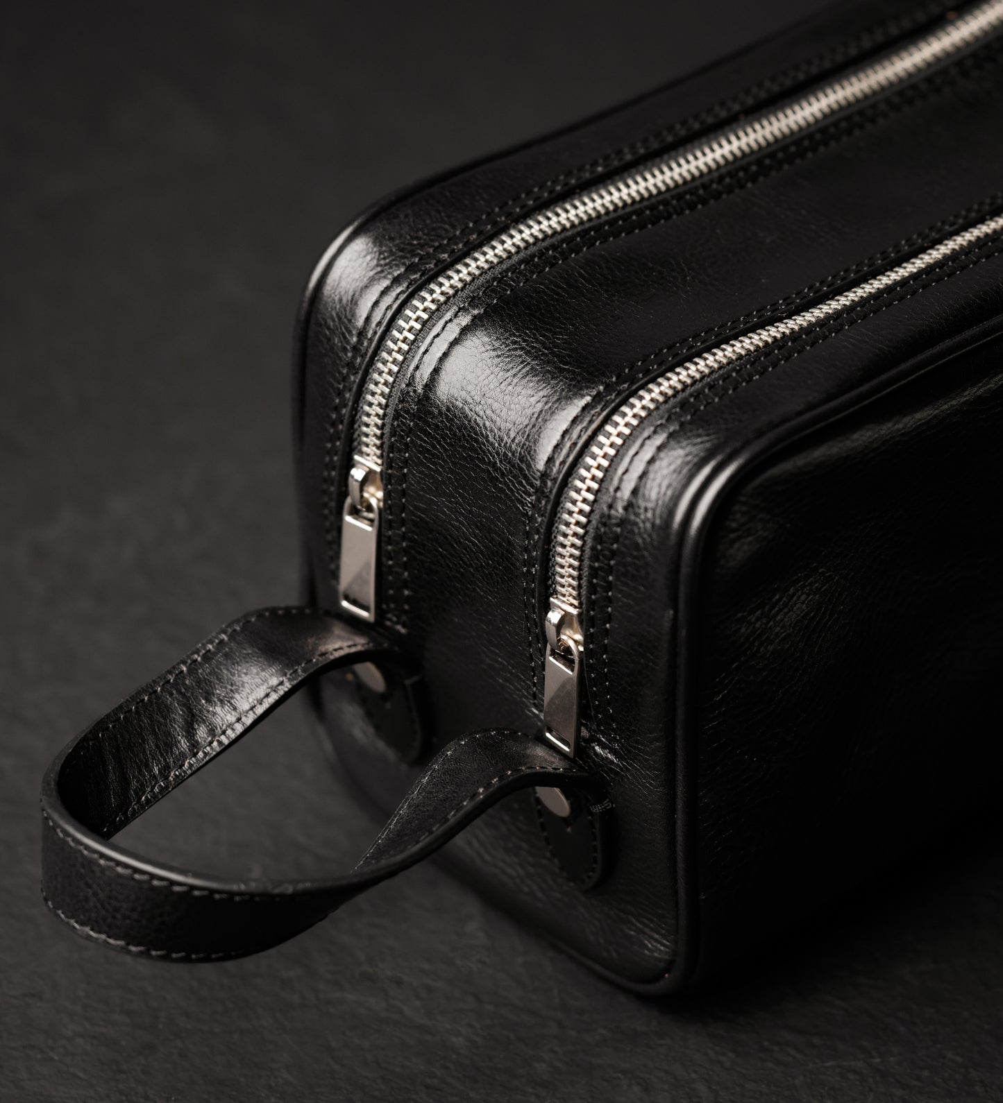 Kosmetiktasche aus Leder für Damen, Kulturbeutel - All the Kings Men