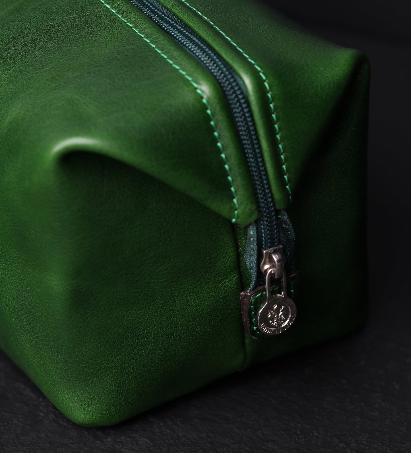 Kleine Kosmetiktasche aus Leder für Damen - Four Past Midnight