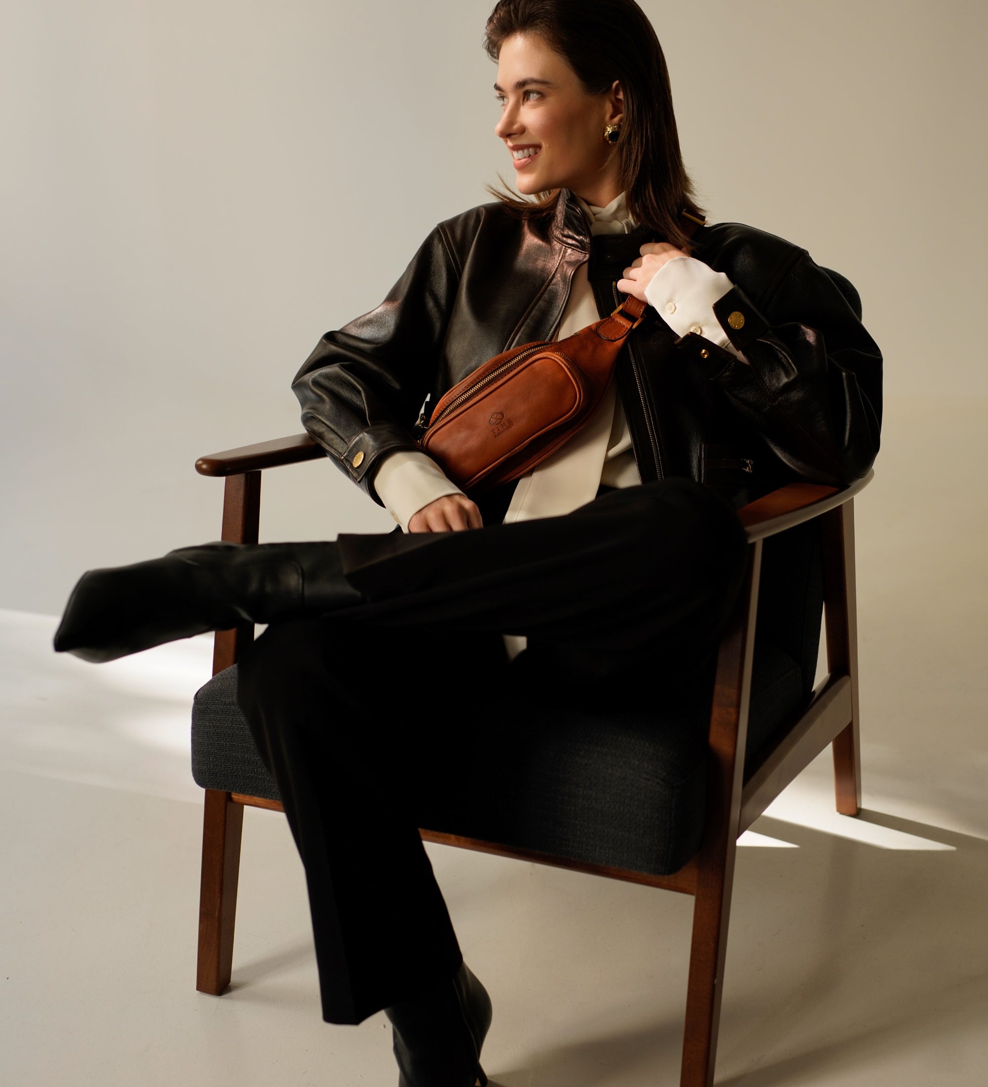 Schultertasche aus Leder für Damen, Bauchtasche - Independent People