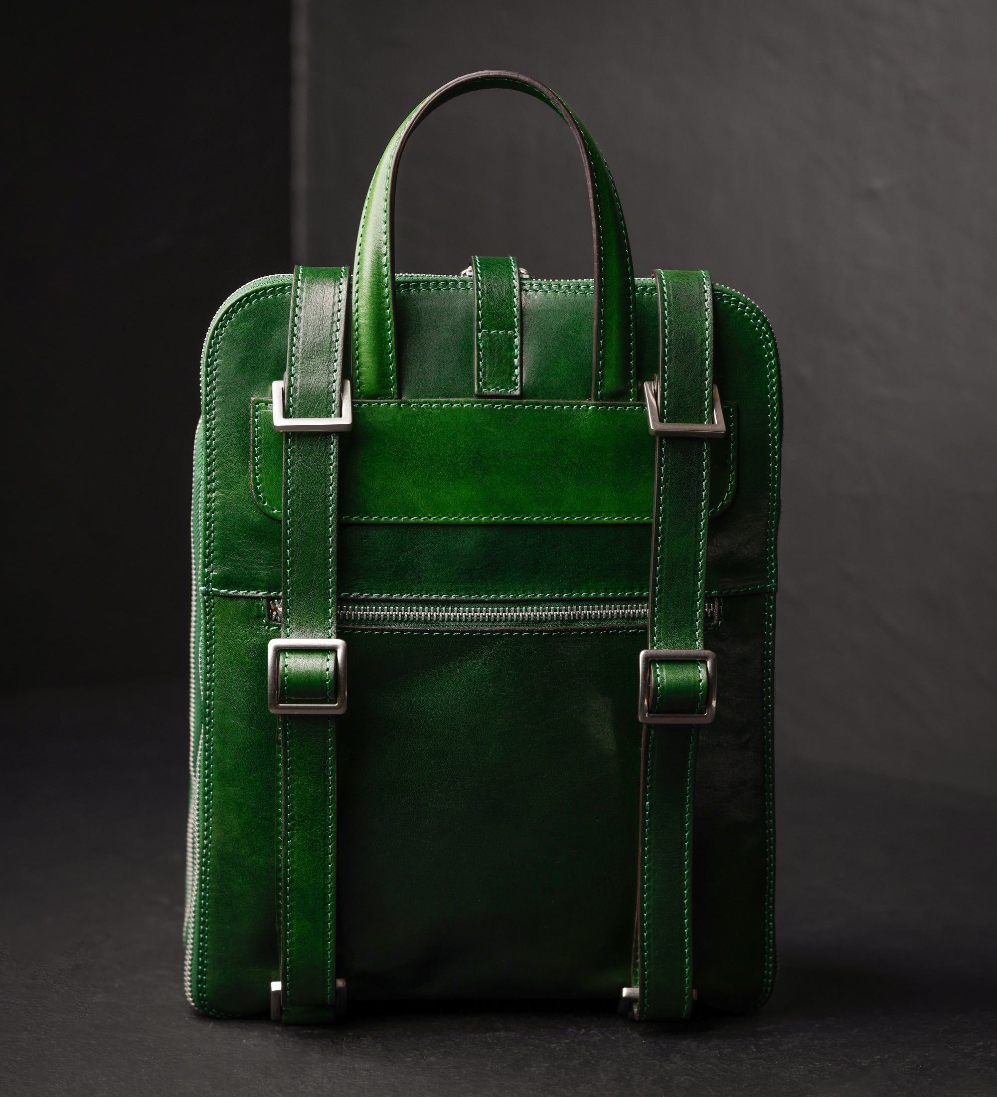 Wandelbare Rucksack aus Leder - Schultertasche für Damen - Clarissa